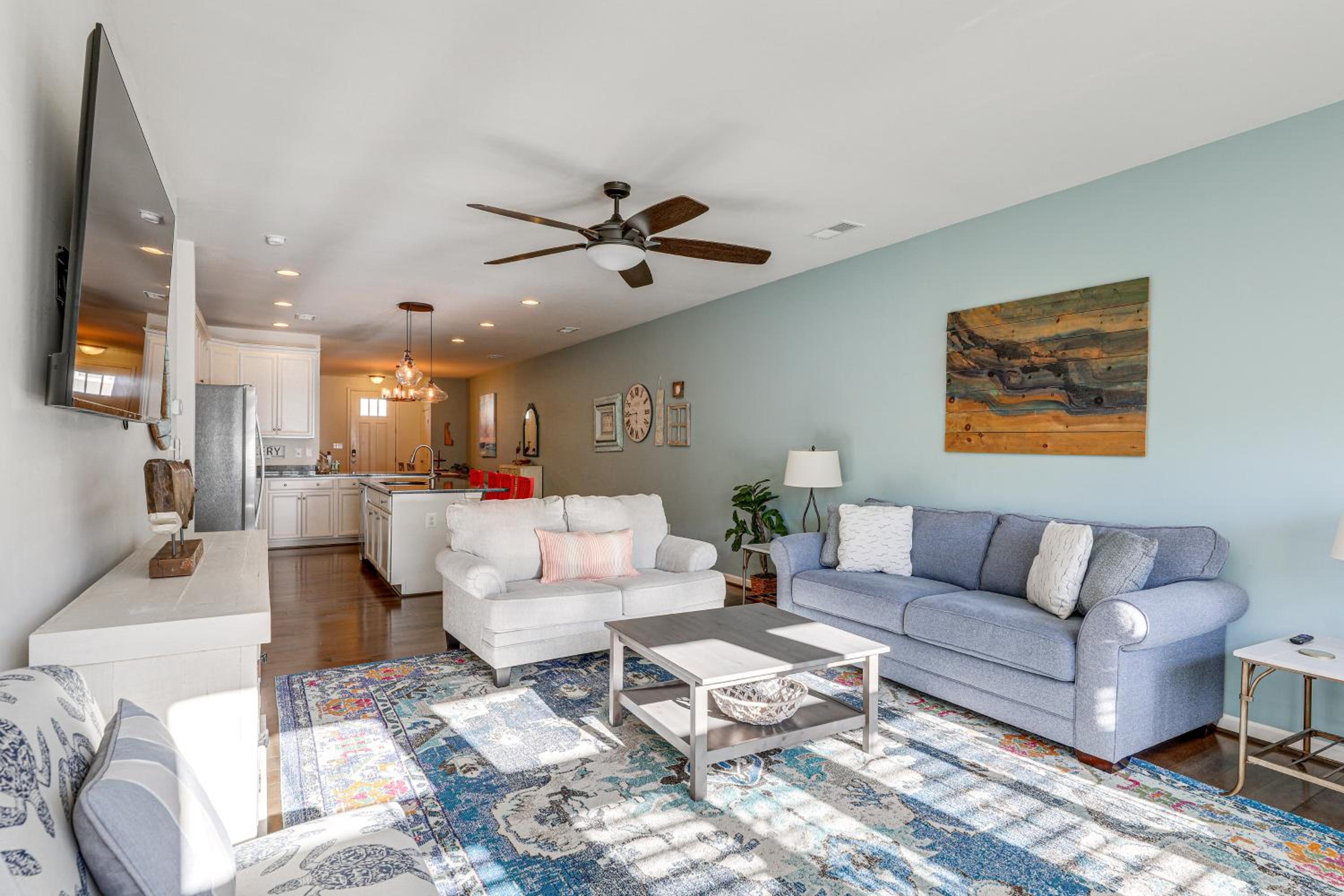 Shuttle to Beach, Relax on Patio! Millville Escape