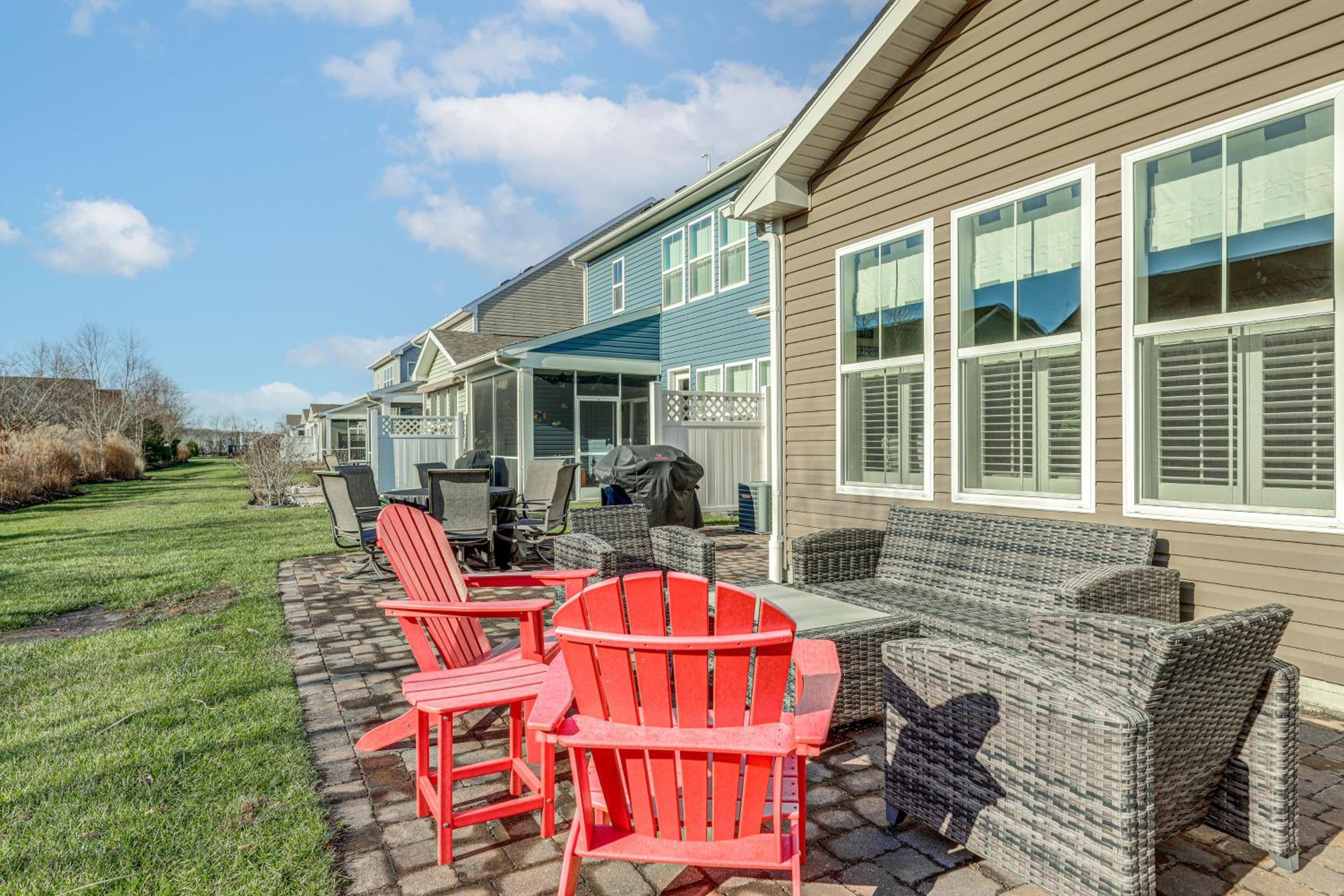Shuttle to Beach, Relax on Patio! Millville Escape