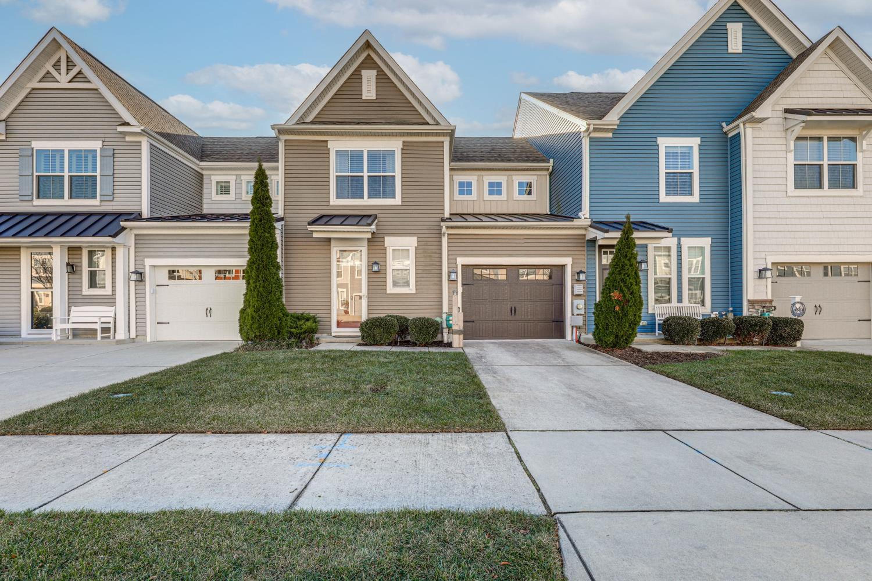 Shuttle to Beach, Relax on Patio! Millville Escape