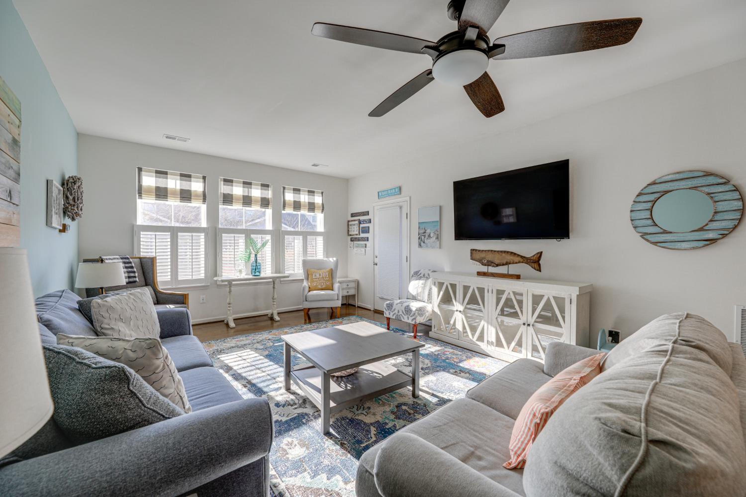 Shuttle to Beach, Relax on Patio! Millville Escape