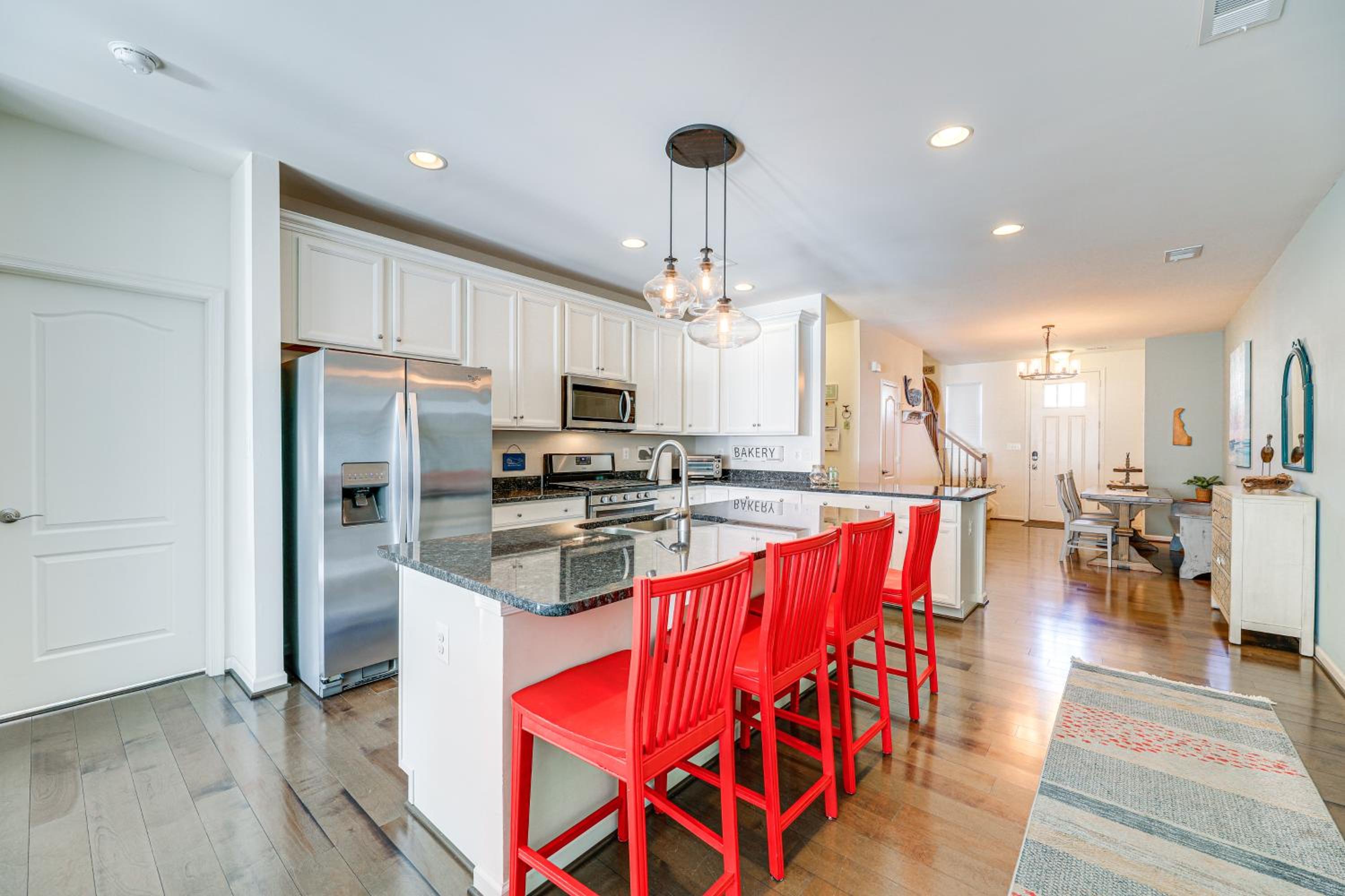 Shuttle to Beach, Relax on Patio! Millville Escape