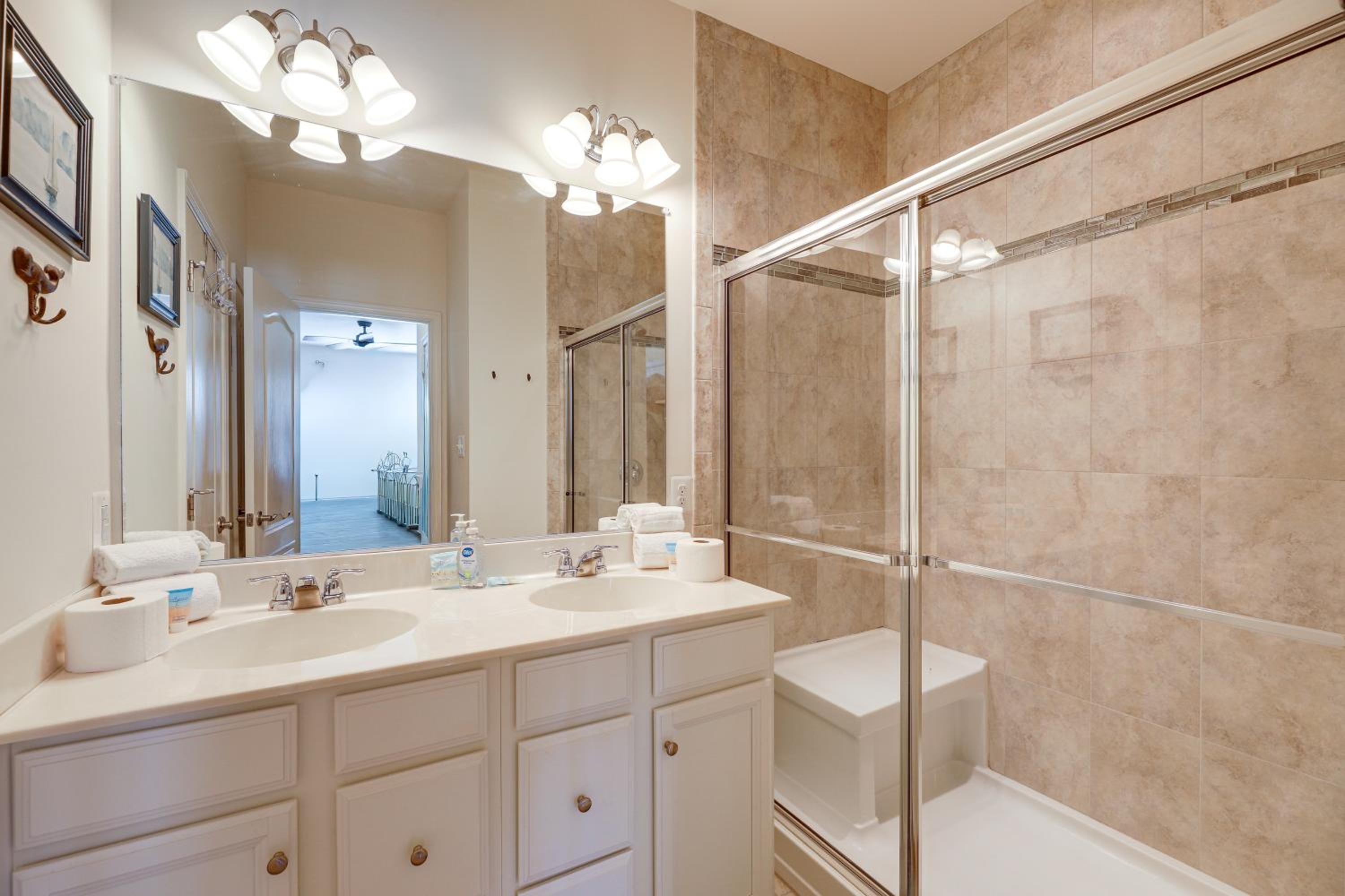 Shuttle to Beach, Relax on Patio! Millville Escape
