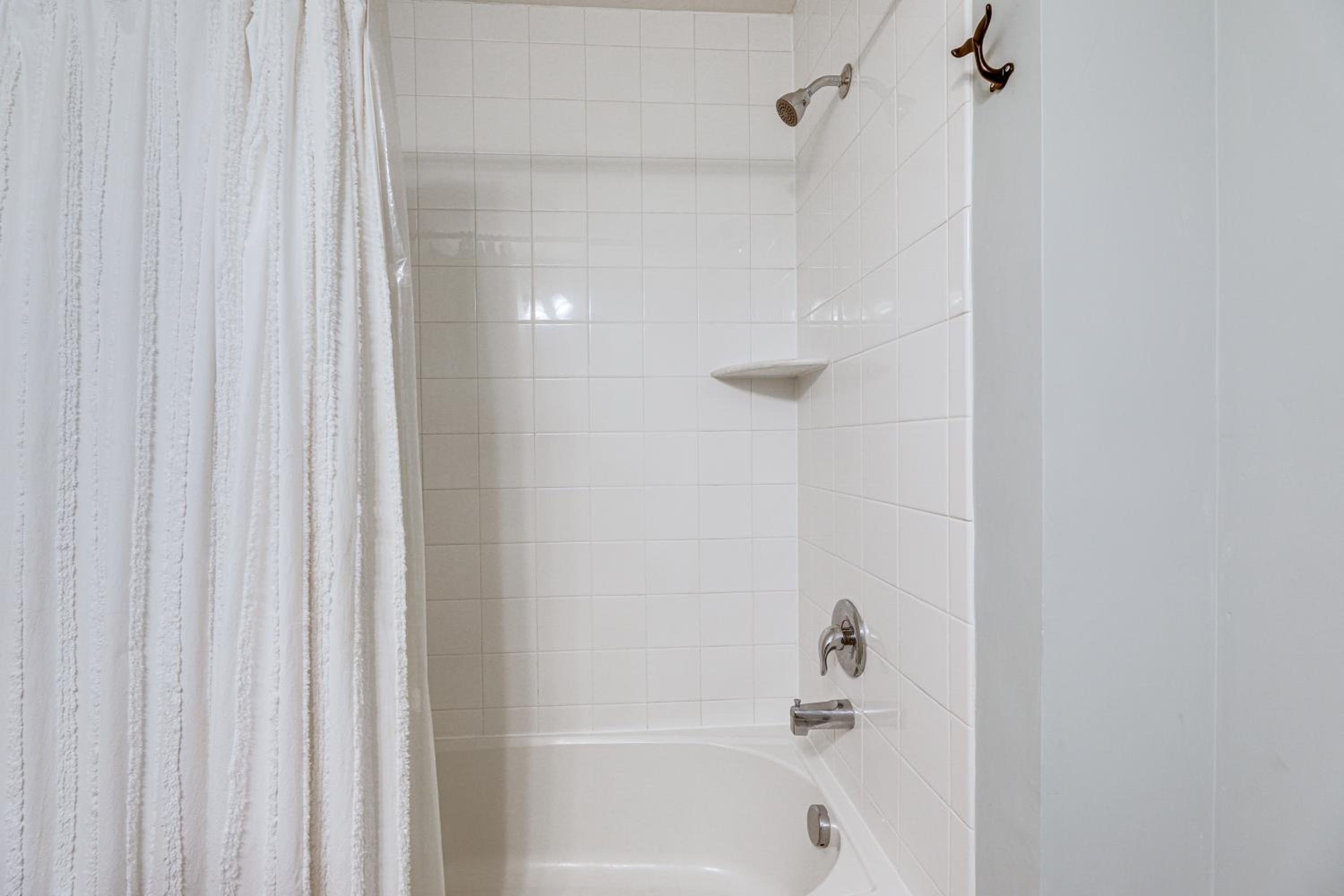 Shuttle to Beach, Relax on Patio! Millville Escape