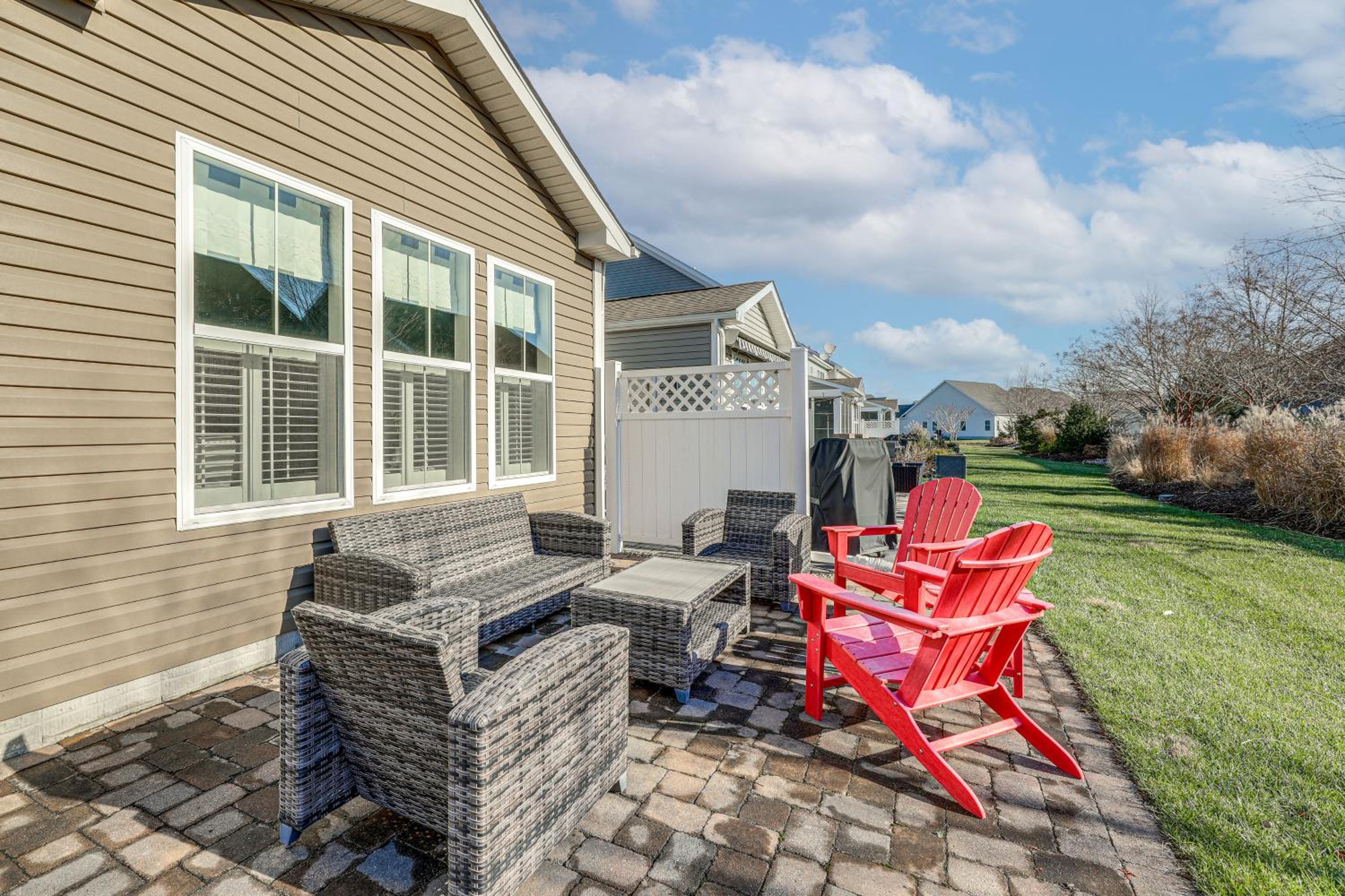 Shuttle to Beach, Relax on Patio! Millville Escape