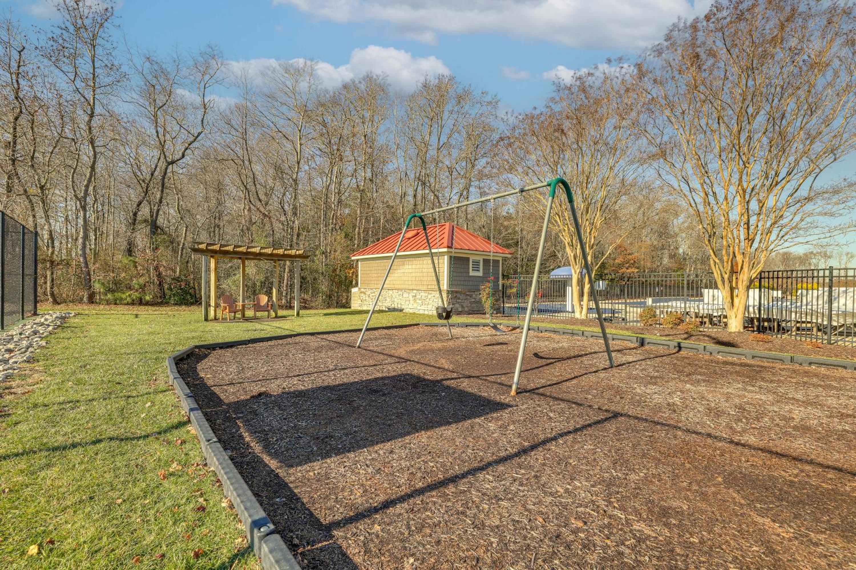 Shuttle to Beach, Relax on Patio! Millville Escape