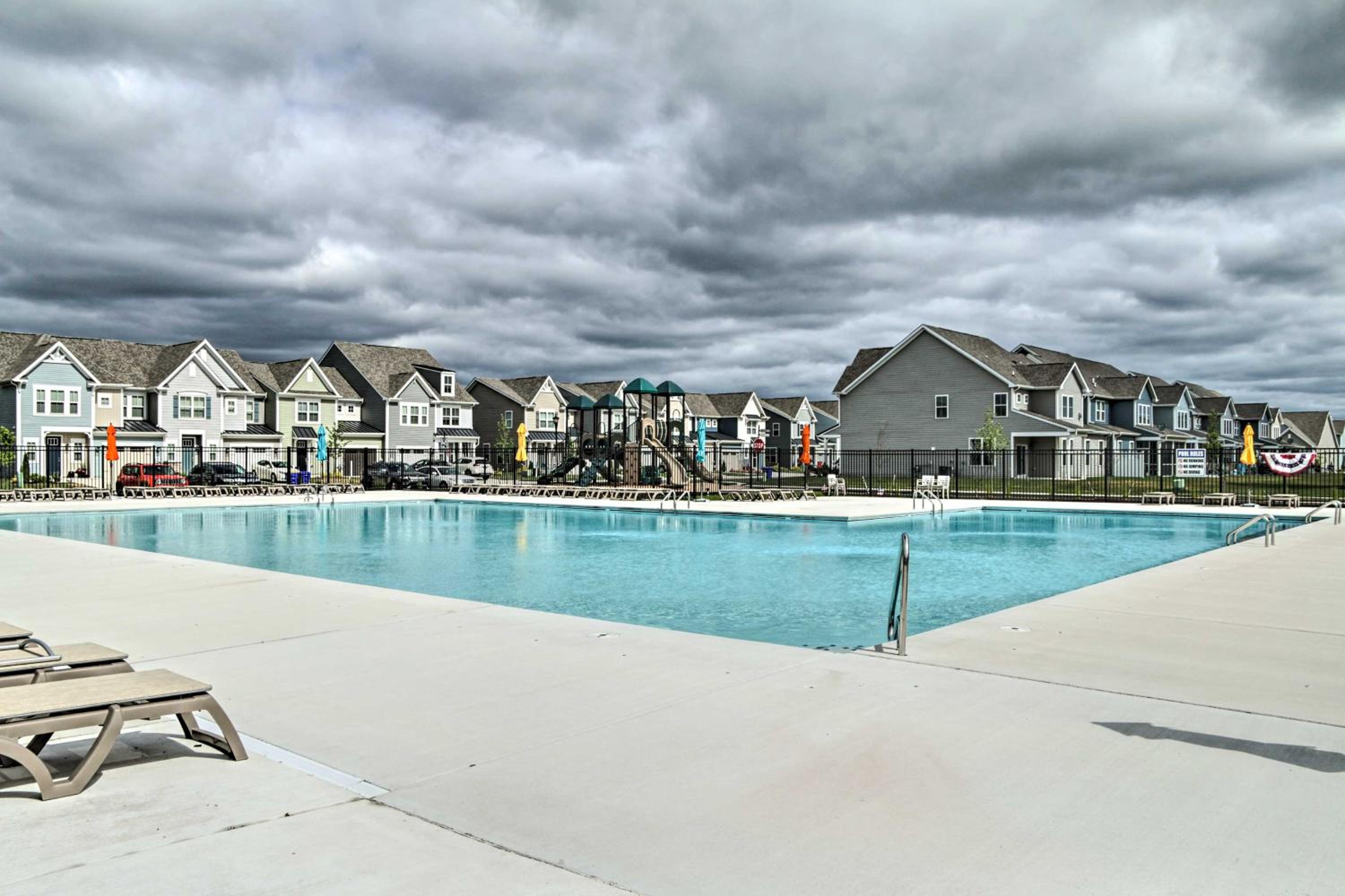 Shuttle to Beach, Relax on Patio! Millville Escape