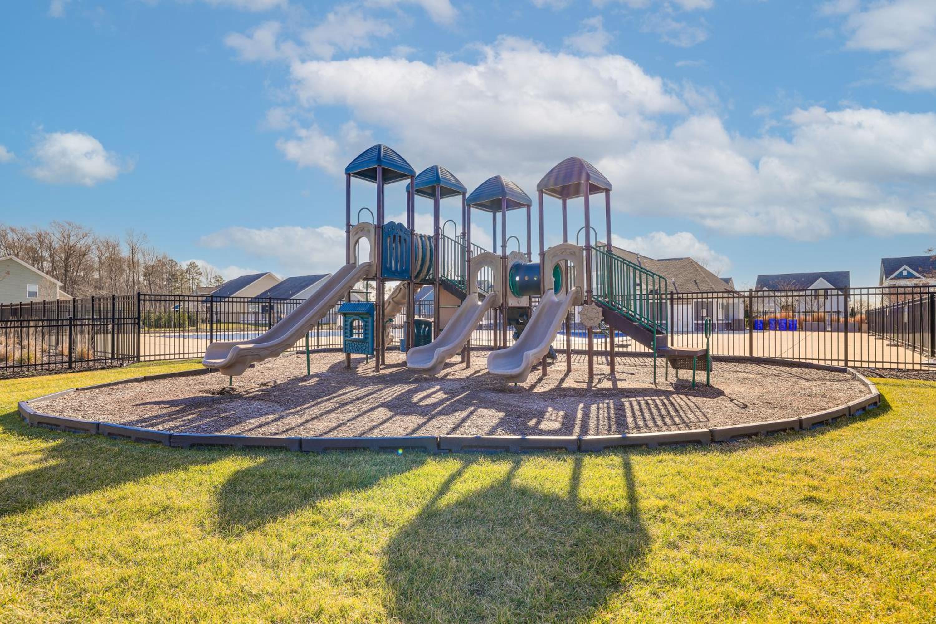 Shuttle to Beach, Relax on Patio! Millville Escape