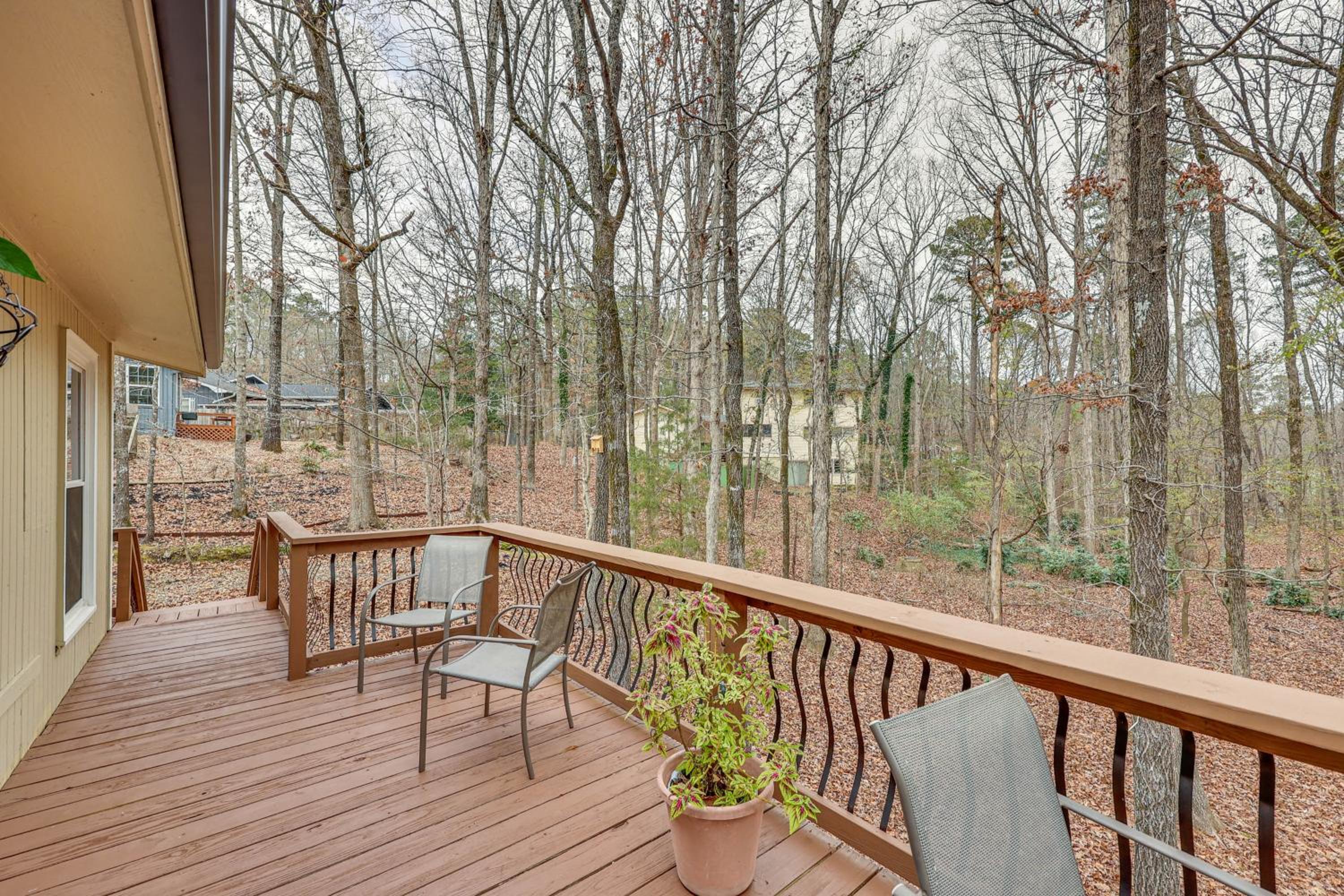 Near Lakes and Trails! Hot Springs Village Hideaway