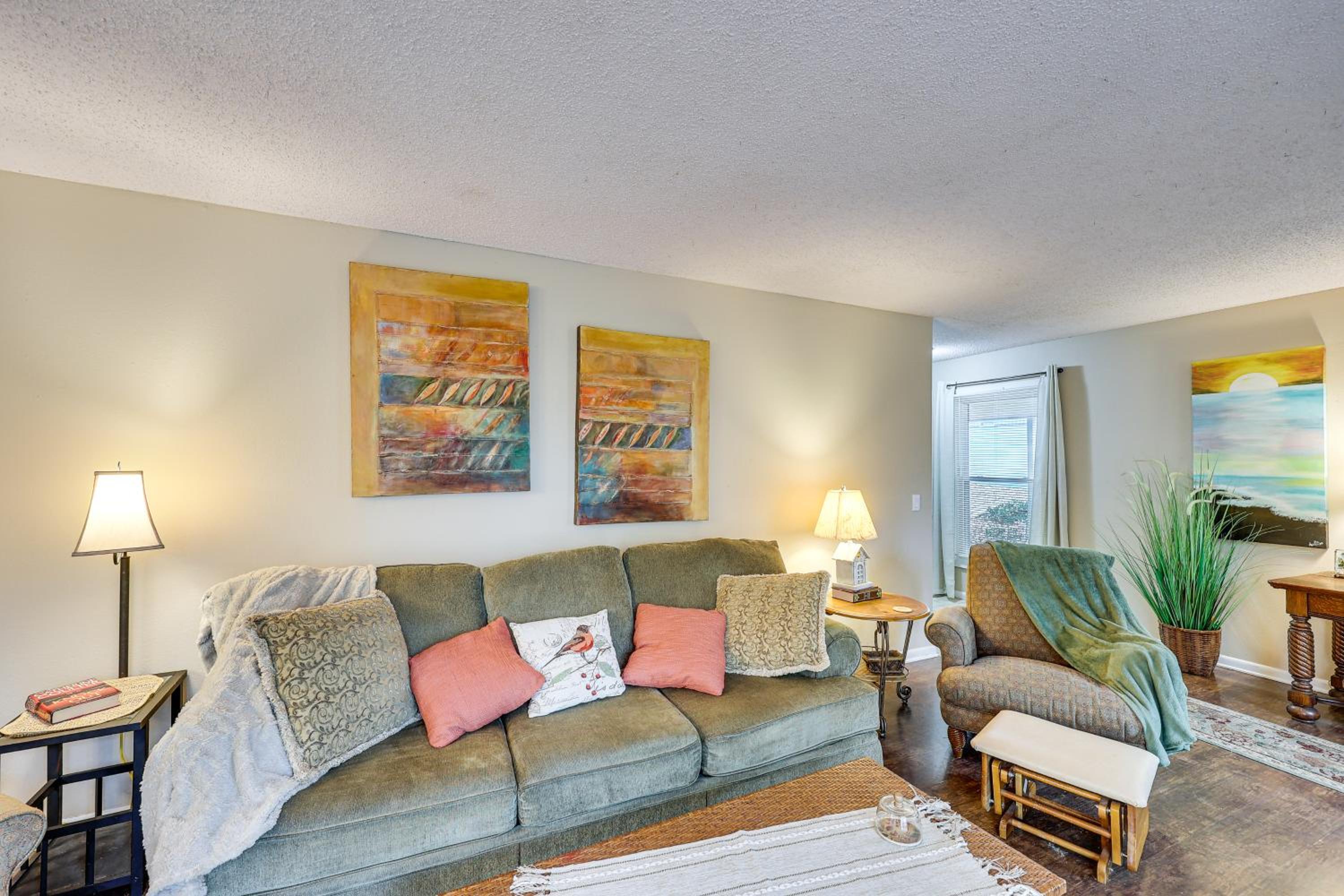 Near Lakes and Trails! Hot Springs Village Hideaway