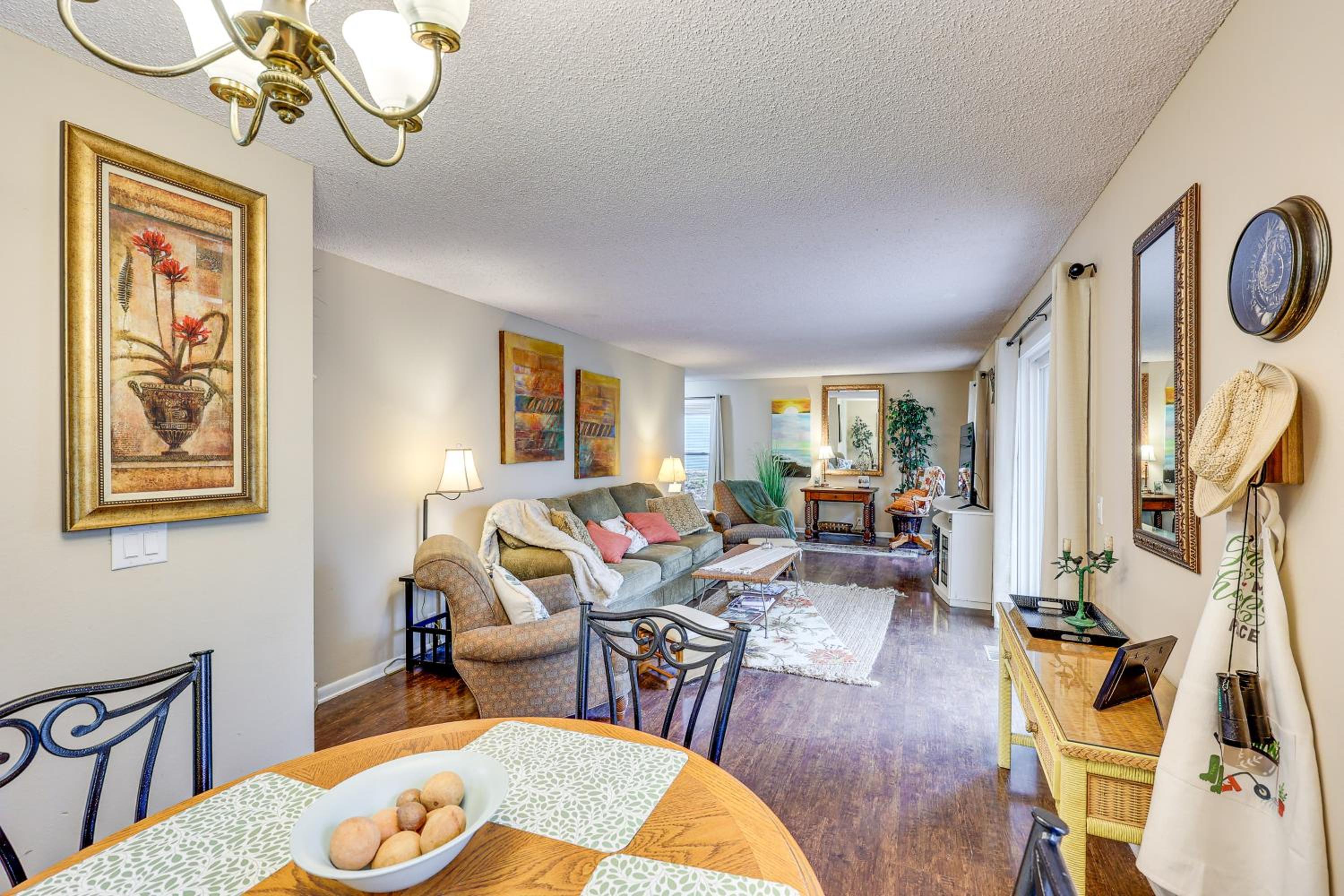 Near Lakes and Trails! Hot Springs Village Hideaway