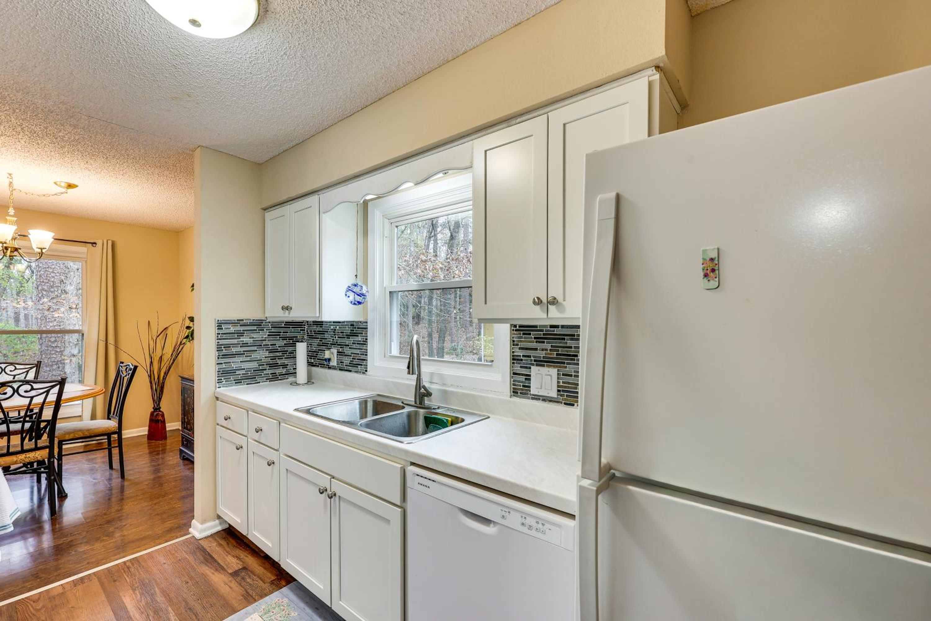Near Lakes and Trails! Hot Springs Village Hideaway