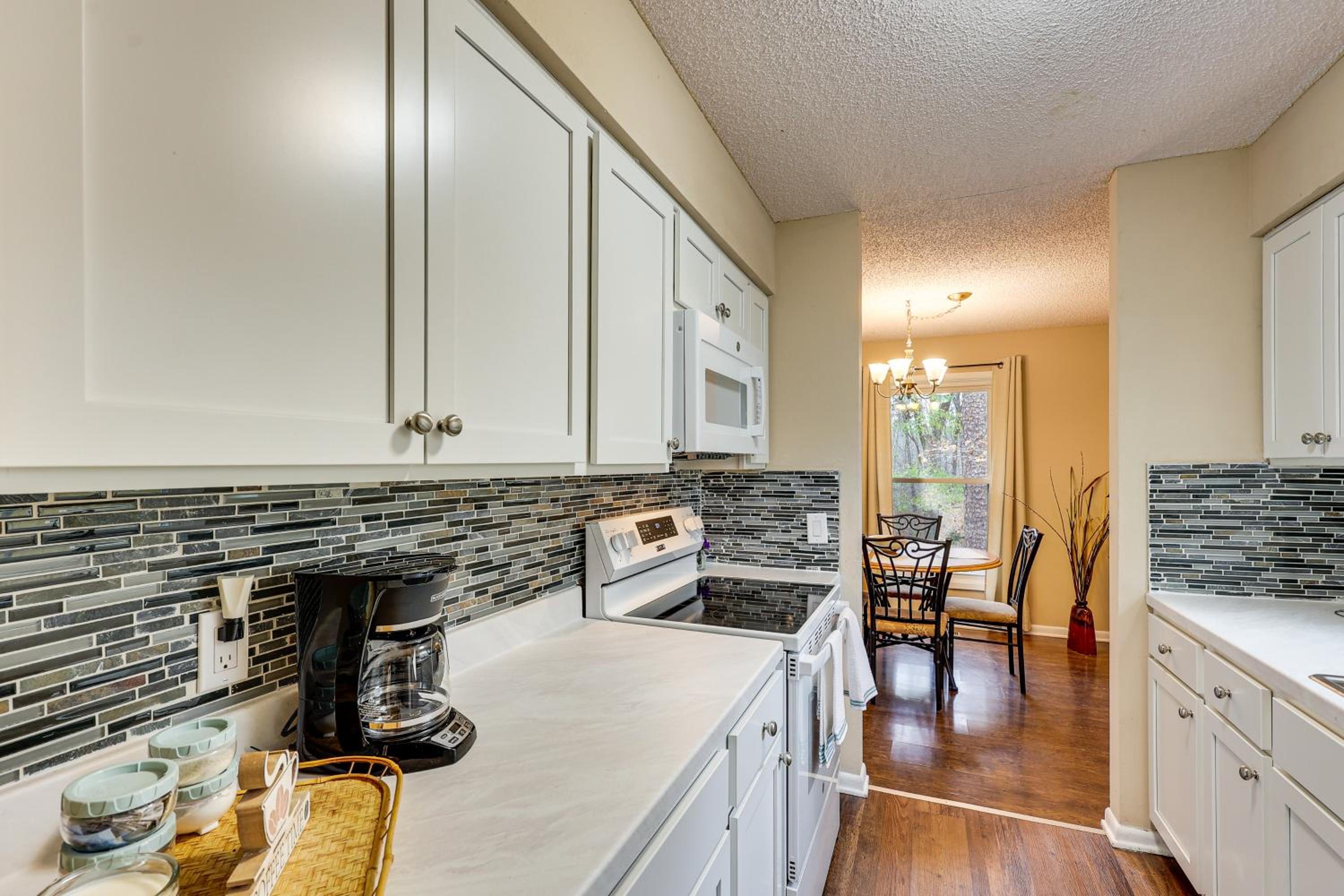 Near Lakes and Trails! Hot Springs Village Hideaway