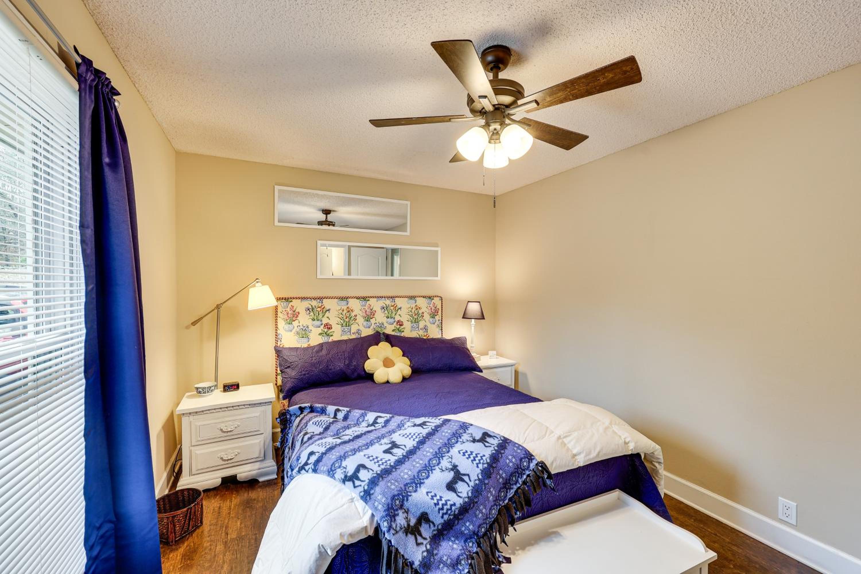 Near Lakes and Trails! Hot Springs Village Hideaway