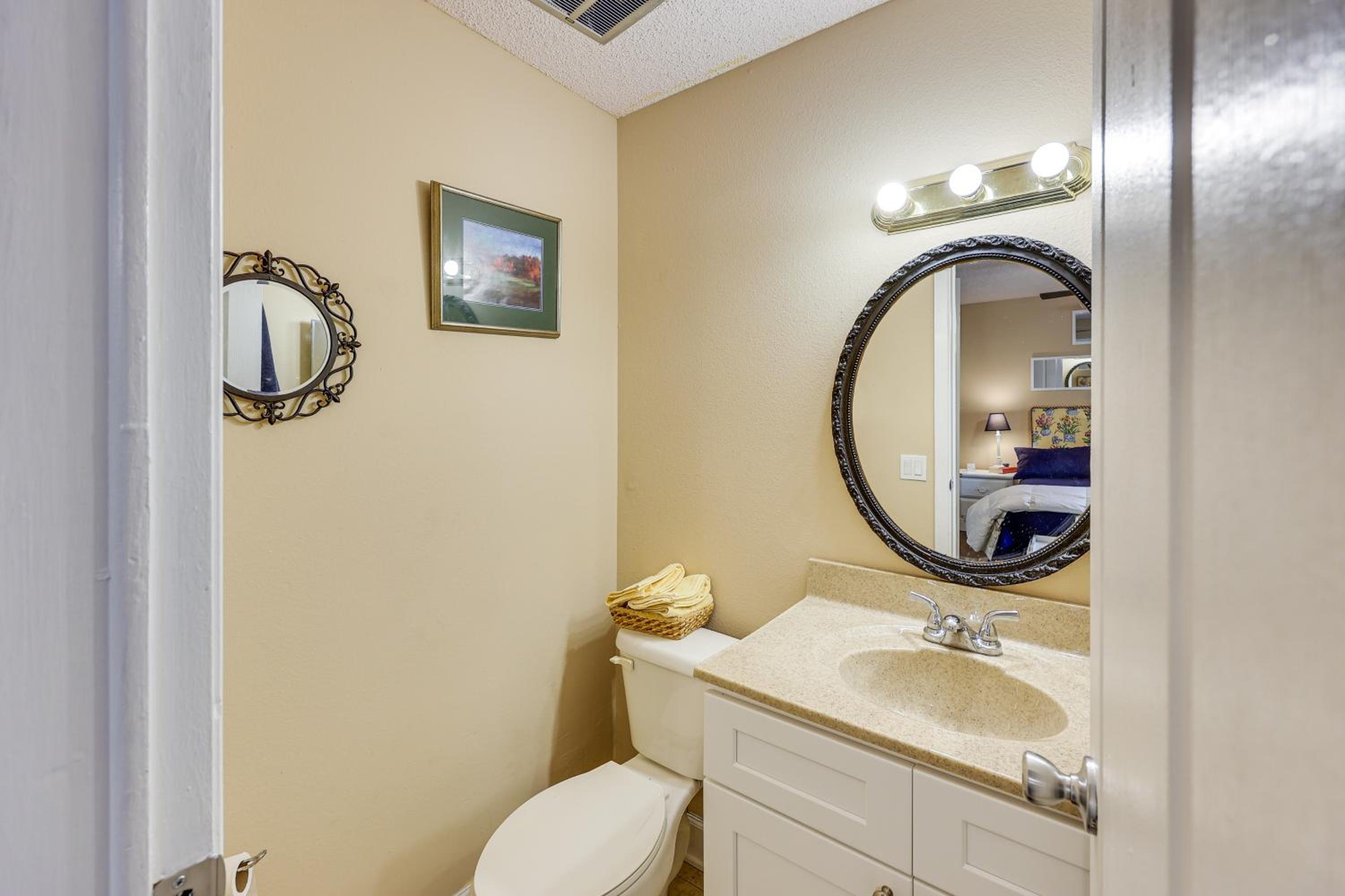 Near Lakes and Trails! Hot Springs Village Hideaway