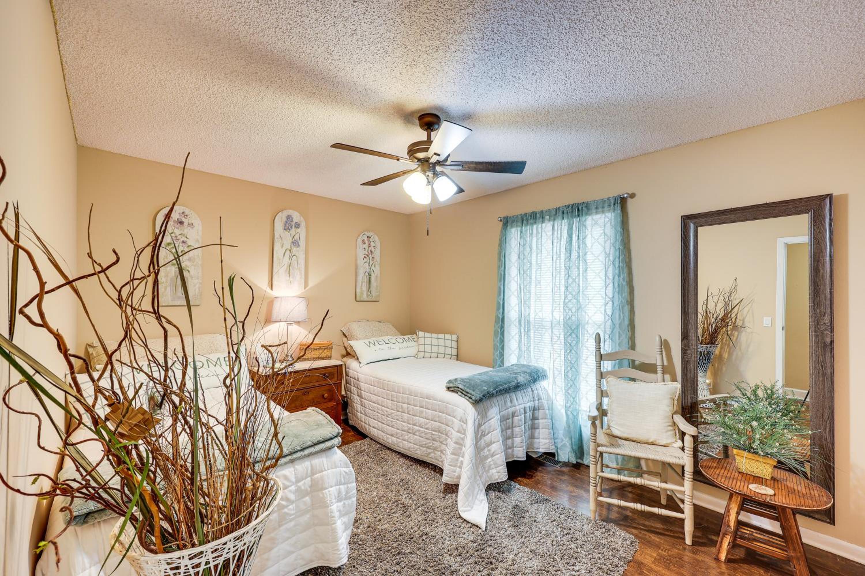 Near Lakes and Trails! Hot Springs Village Hideaway