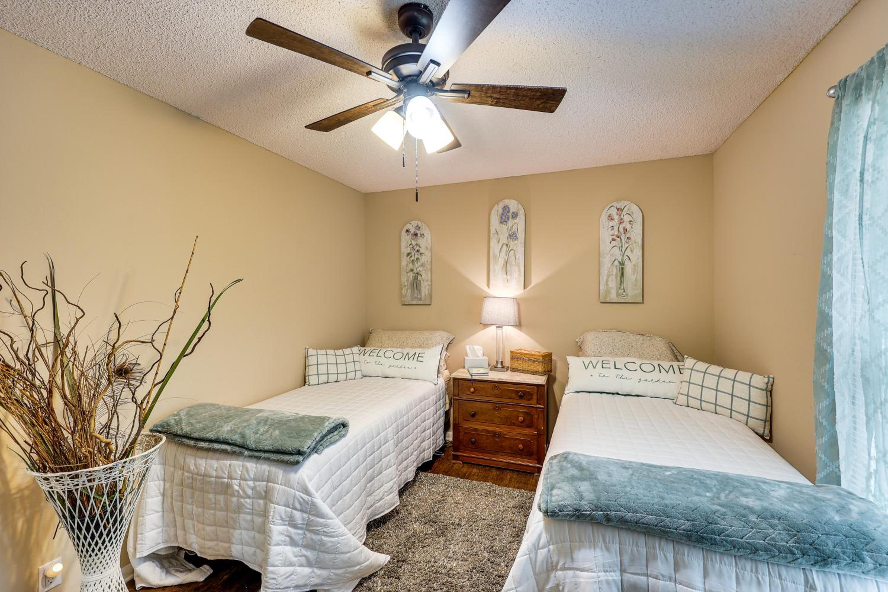 Near Lakes and Trails! Hot Springs Village Hideaway