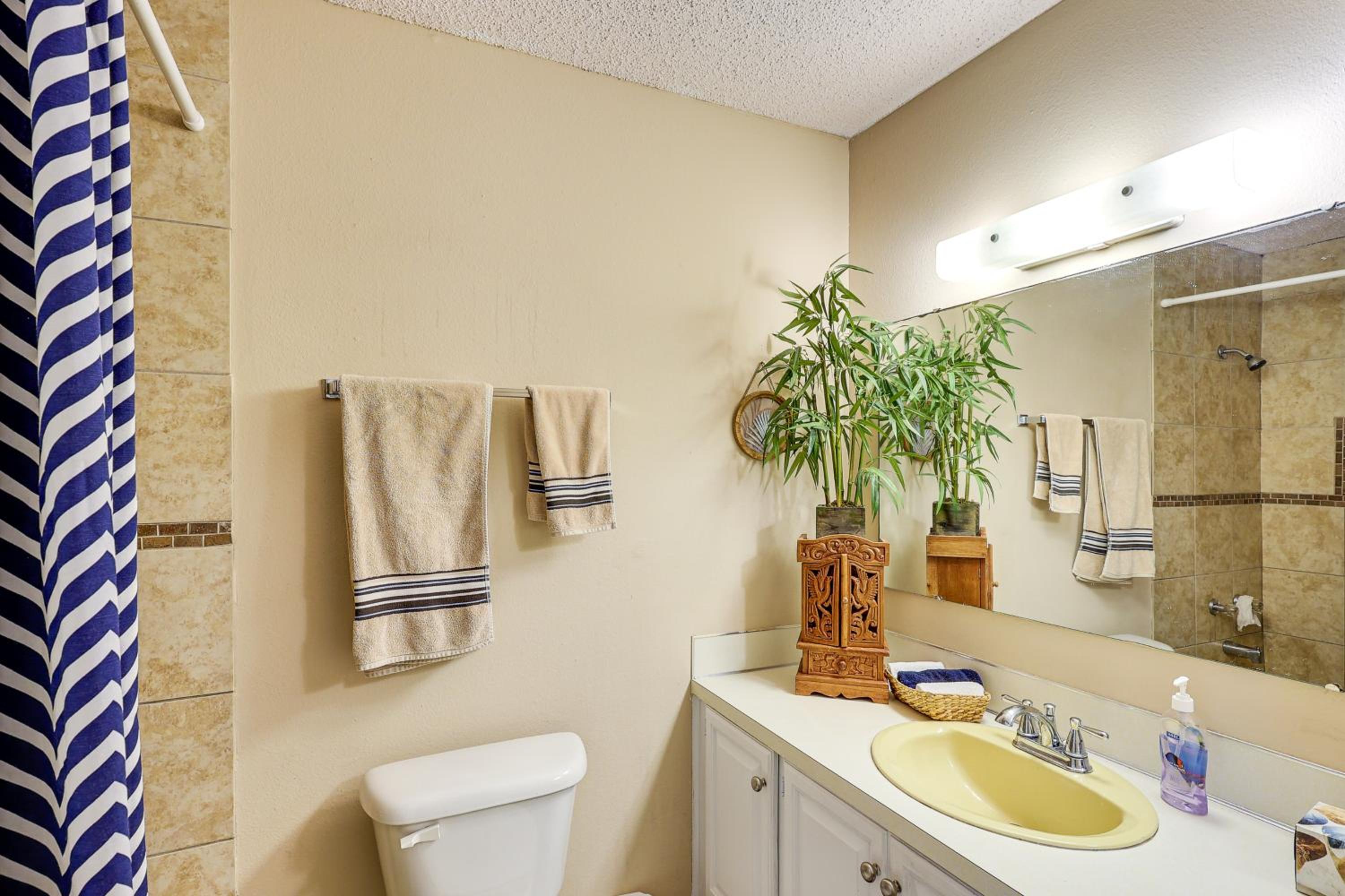 Near Lakes and Trails! Hot Springs Village Hideaway