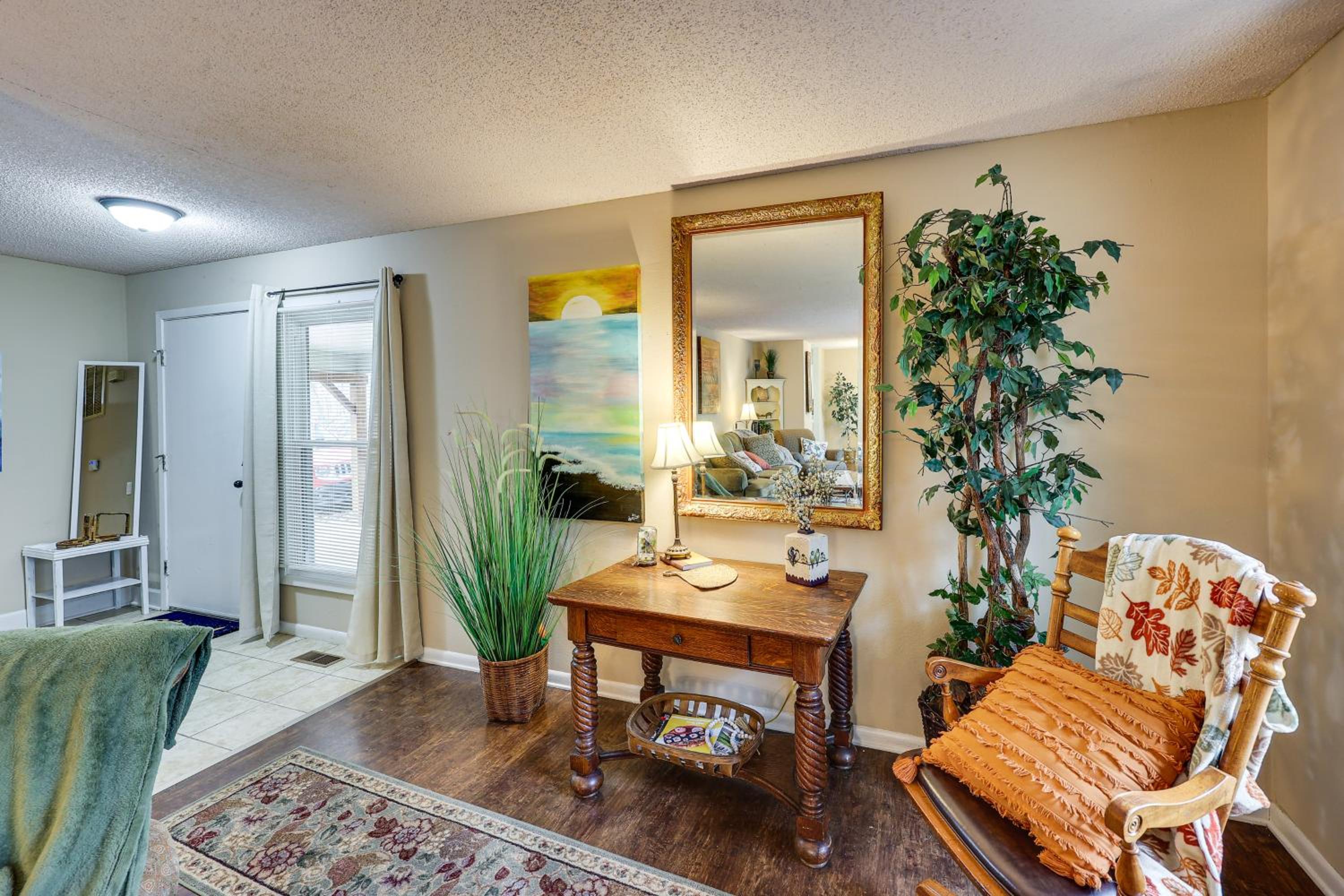 Near Lakes and Trails! Hot Springs Village Hideaway