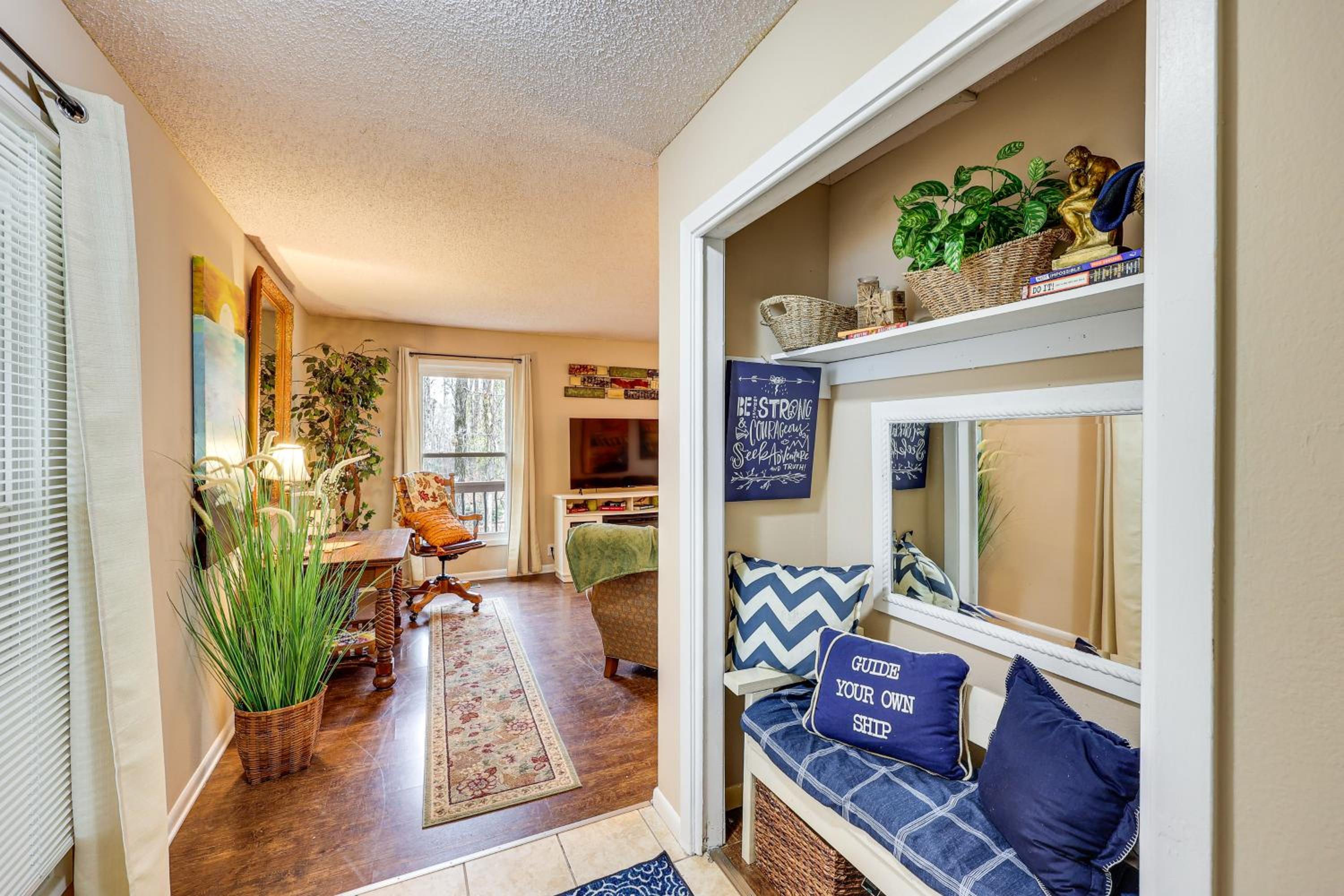 Near Lakes and Trails! Hot Springs Village Hideaway