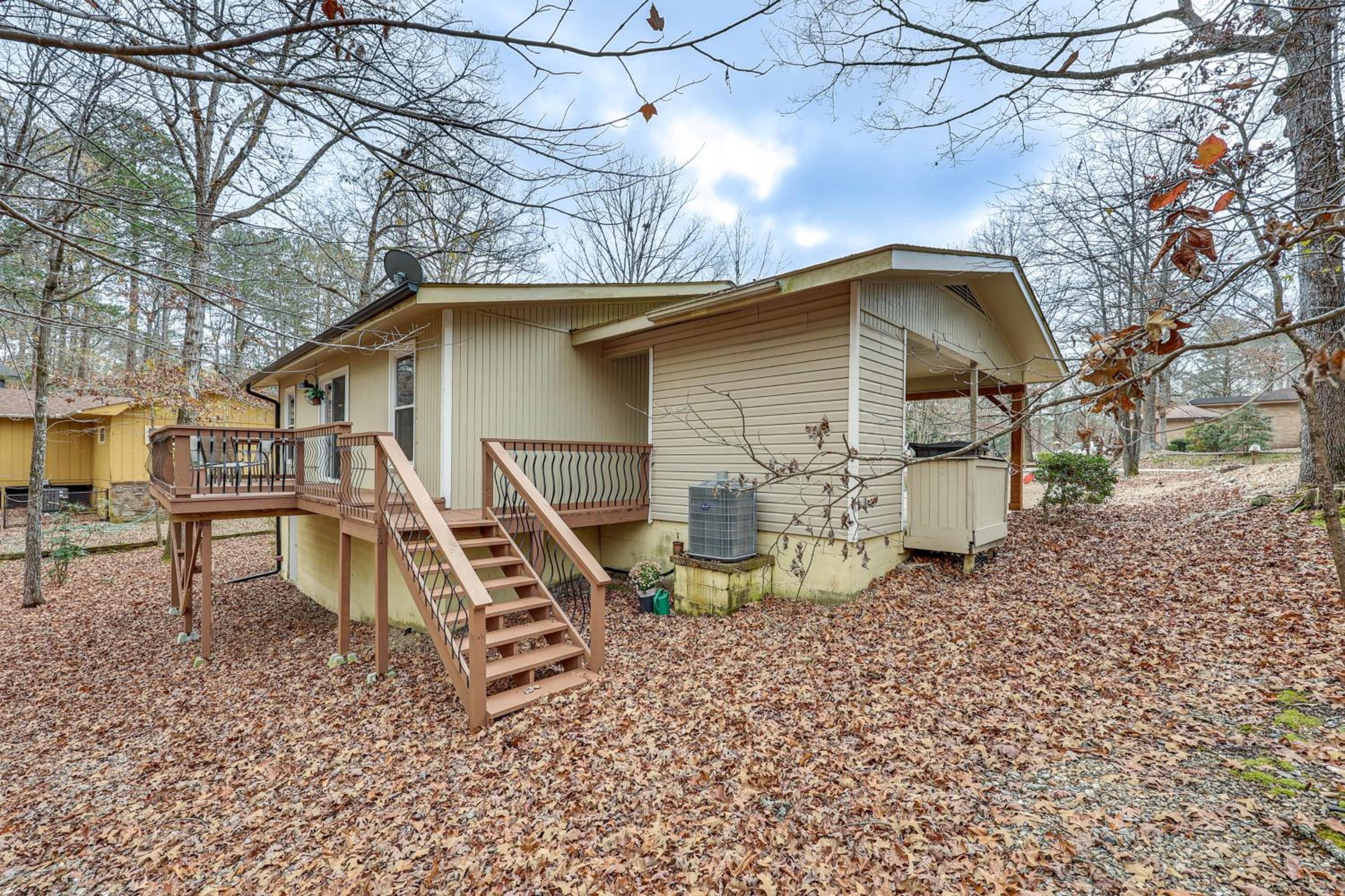 Near Lakes and Trails! Hot Springs Village Hideaway