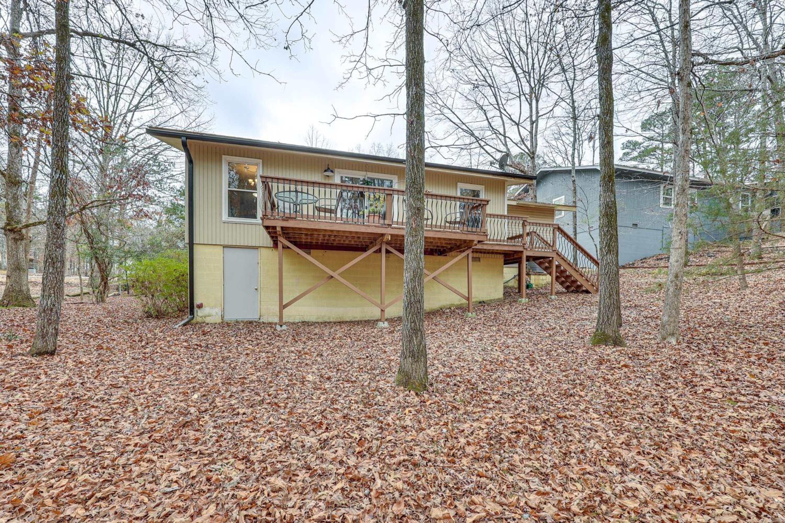 Near Lakes and Trails! Hot Springs Village Hideaway