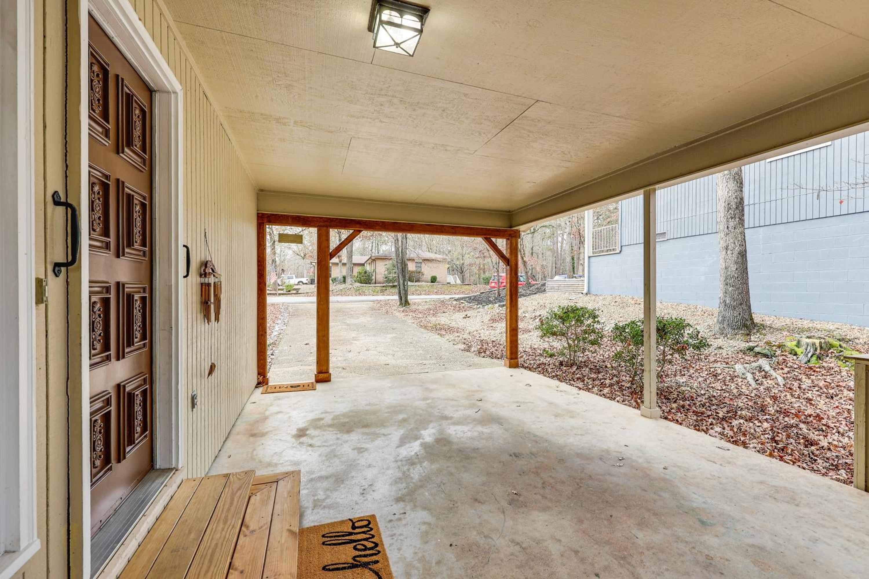 Near Lakes and Trails! Hot Springs Village Hideaway