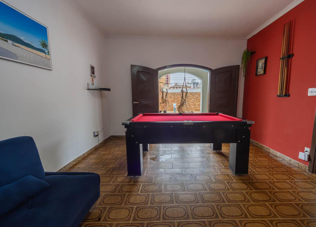 Casa com Piscina e Churrasqueira a 220 m da Praia