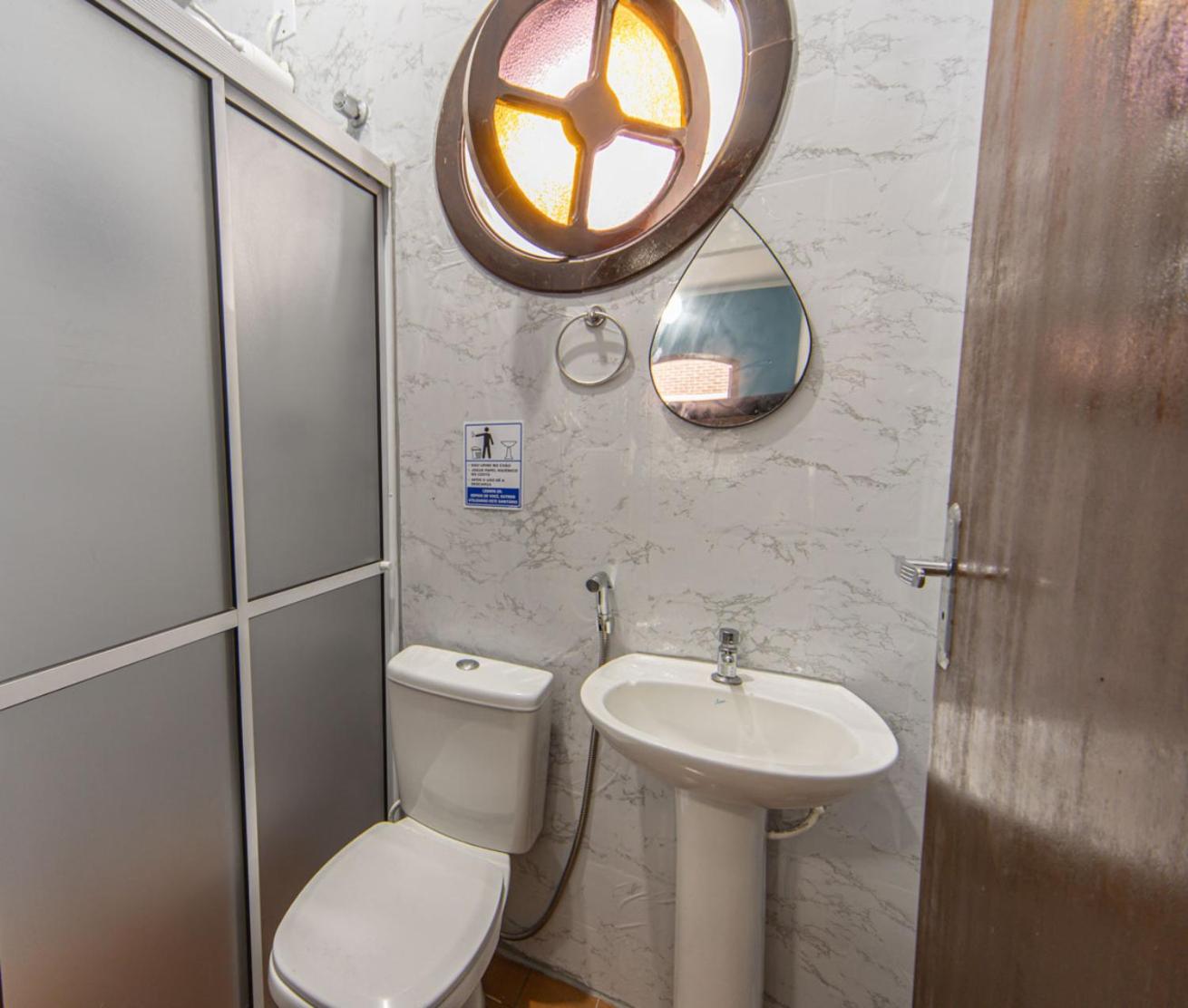 Casa com Piscina e Churrasqueira a 220 m da Praia