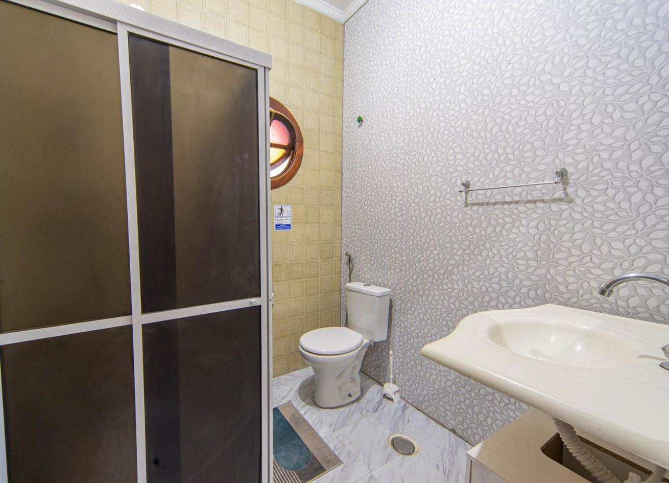 Casa com Piscina e Churrasqueira a 220 m da Praia