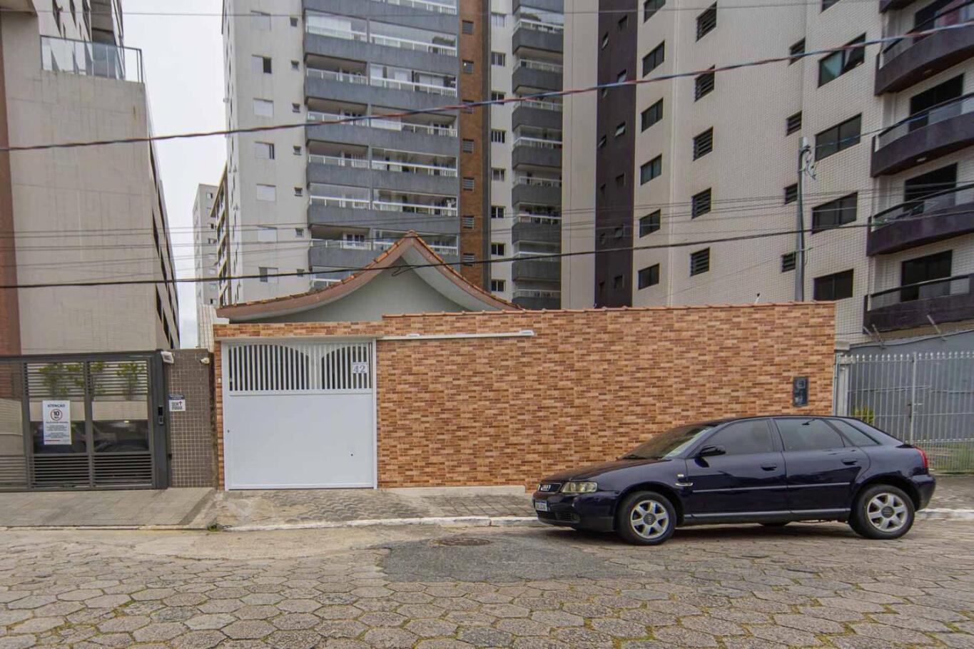 Casa com Piscina e Churrasqueira a 220 m da Praia