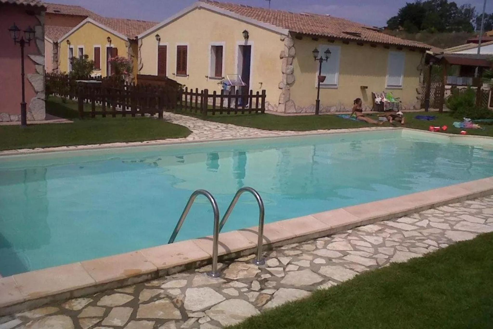 Relaxing flat with shared pool in Viddalba