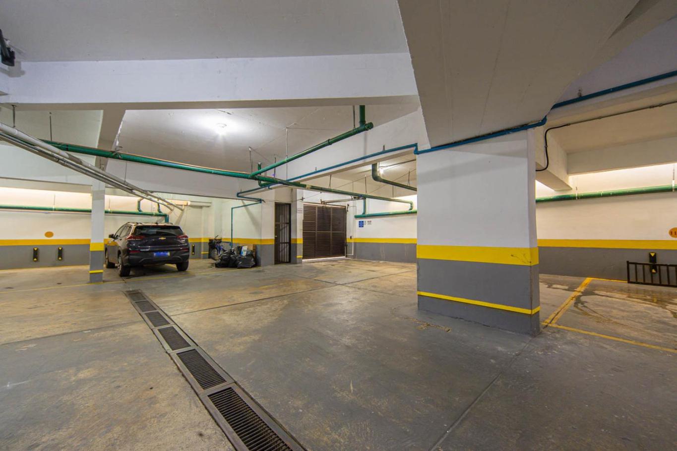 Apto com Garagem e Ar-condicionado a 600m da Praia