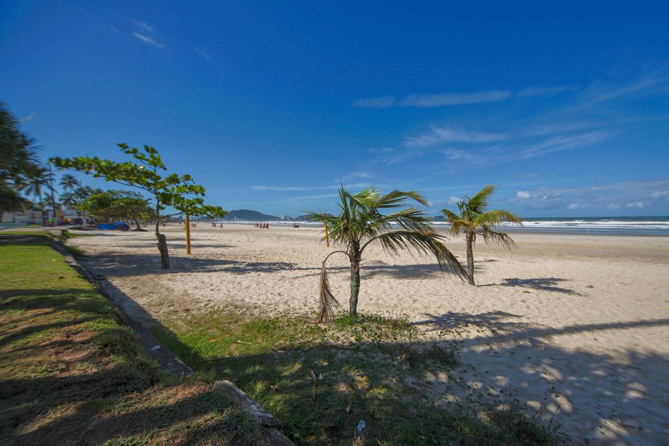 Apto com Garagem e Ar-condicionado a 600m da Praia