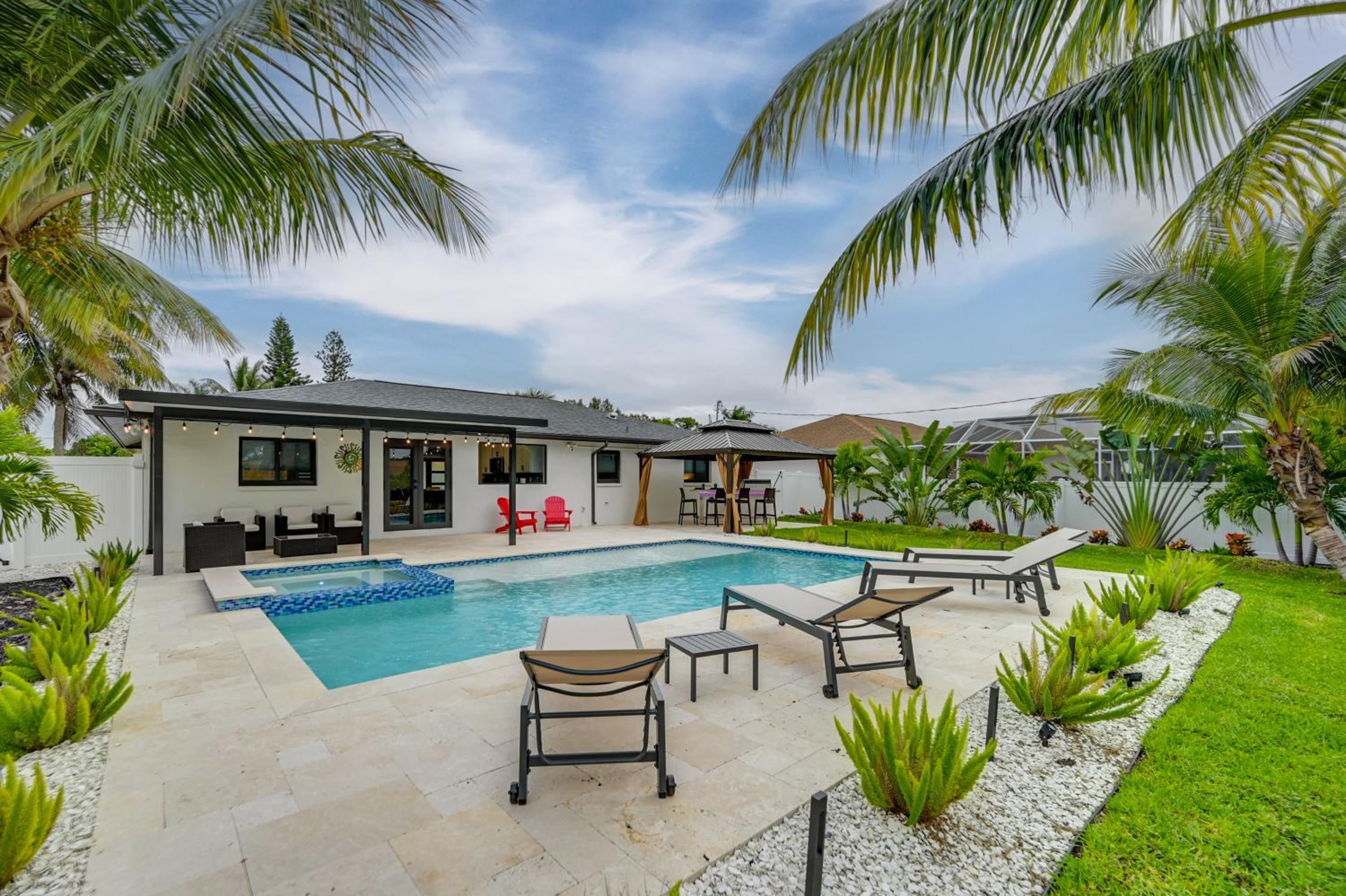 2 Mi to Beach Park Luxe Bonita Springs Getaway