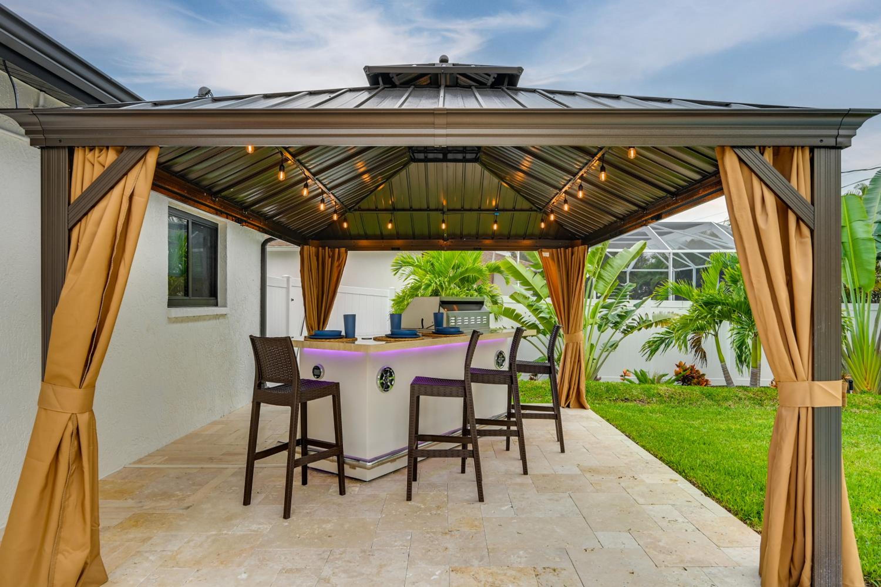 2 Mi to Beach Park Luxe Bonita Springs Getaway