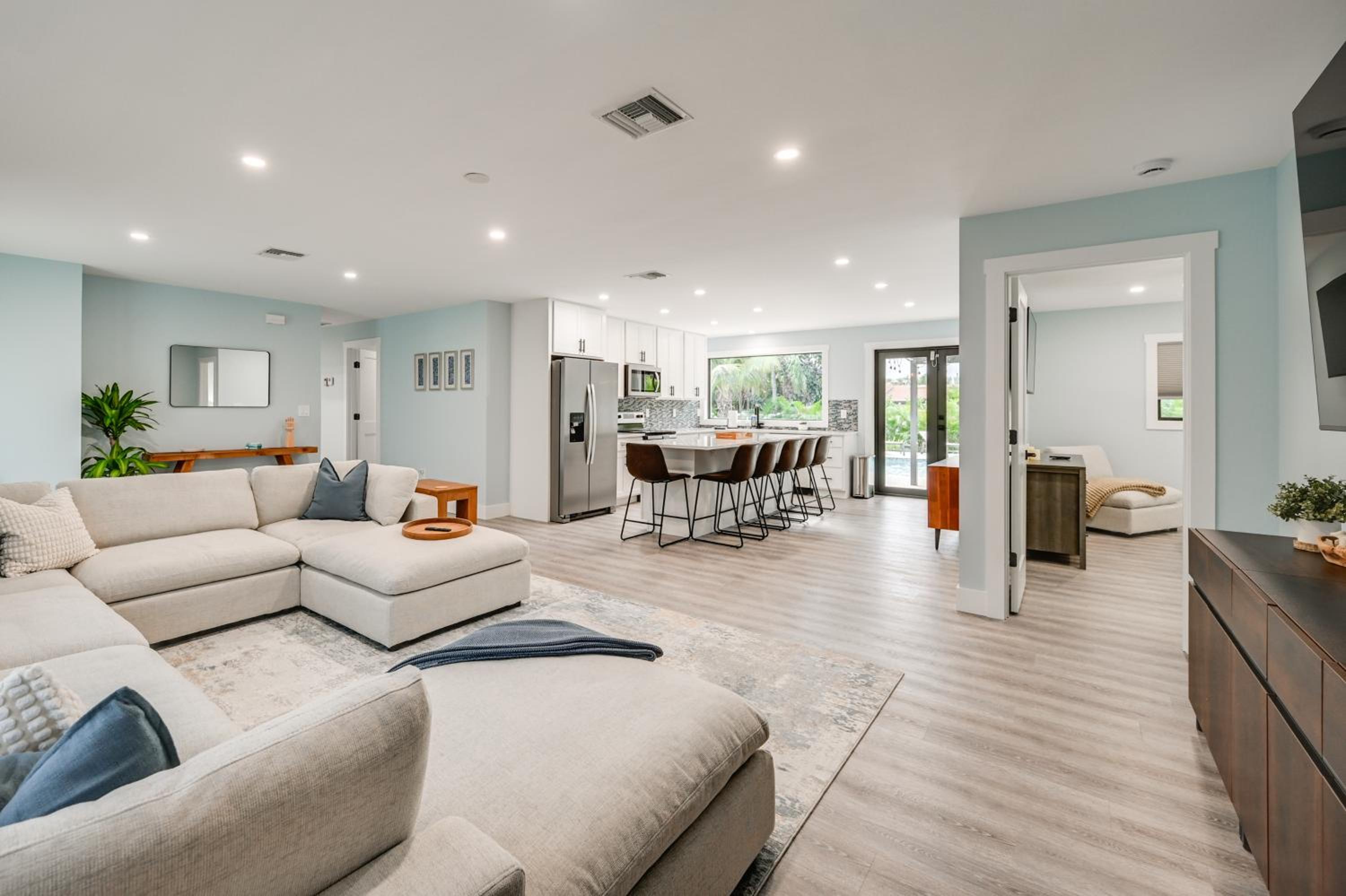 2 Mi to Beach Park Luxe Bonita Springs Getaway