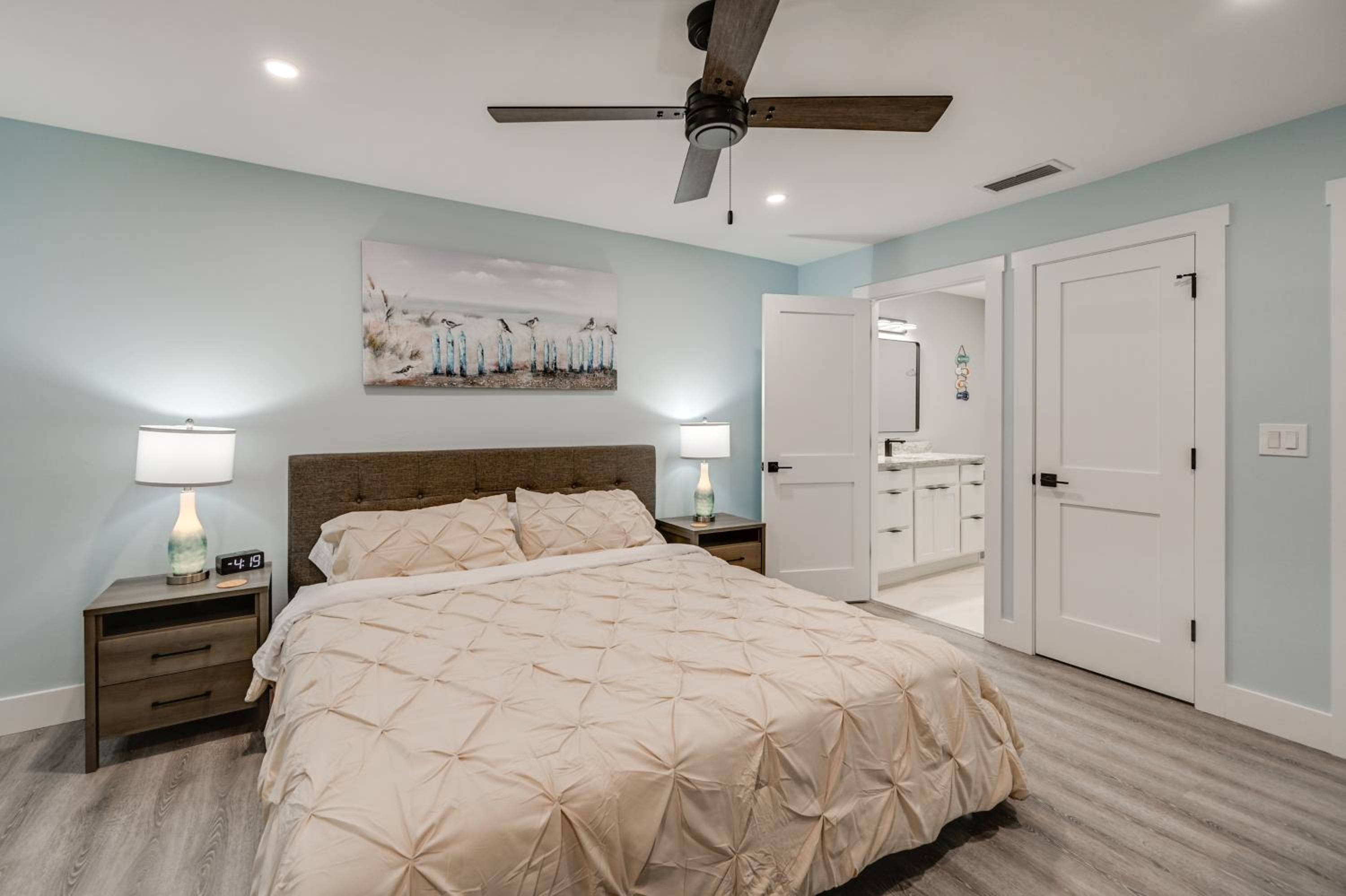 2 Mi to Beach Park Luxe Bonita Springs Getaway