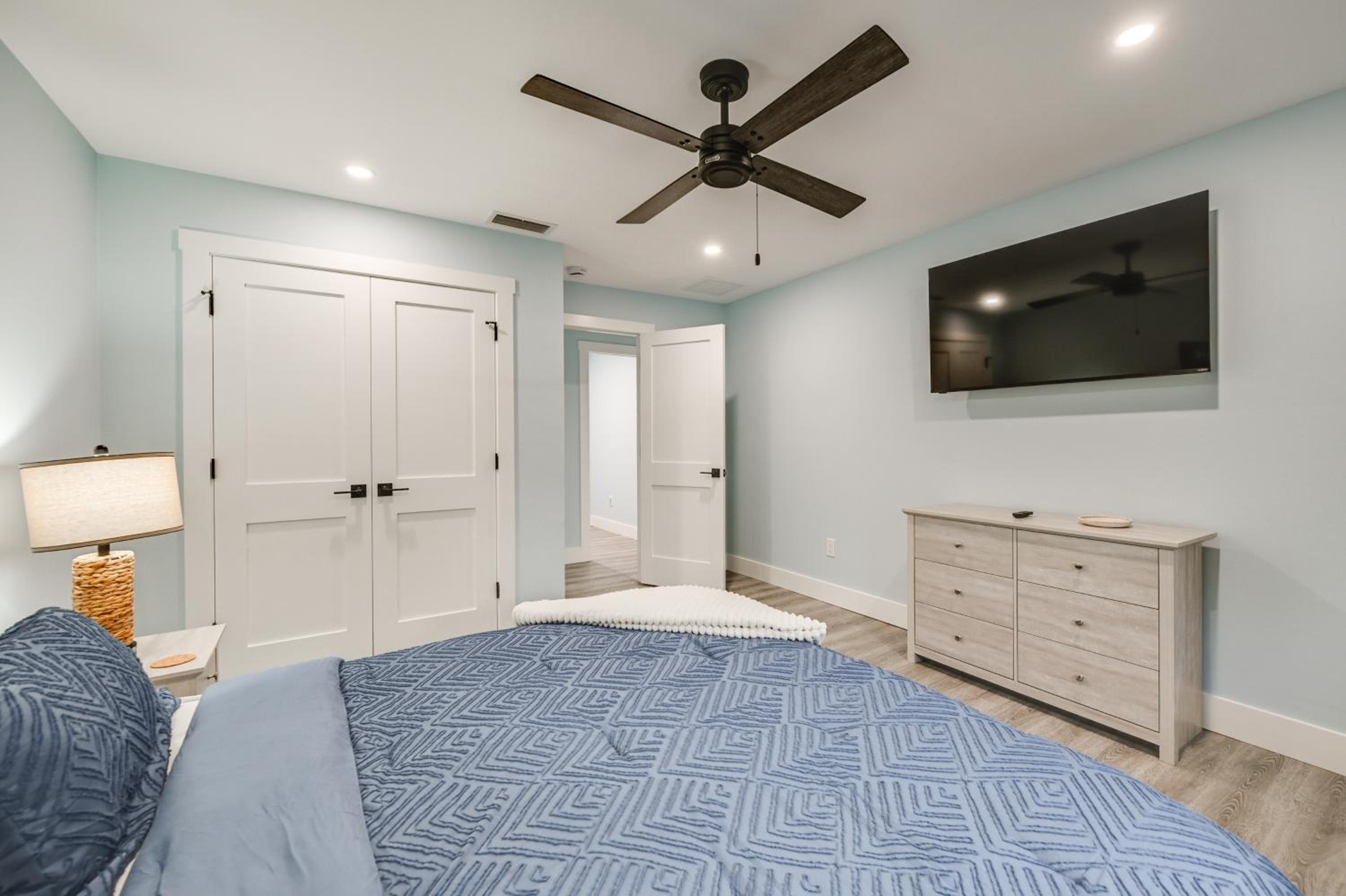 2 Mi to Beach Park Luxe Bonita Springs Getaway