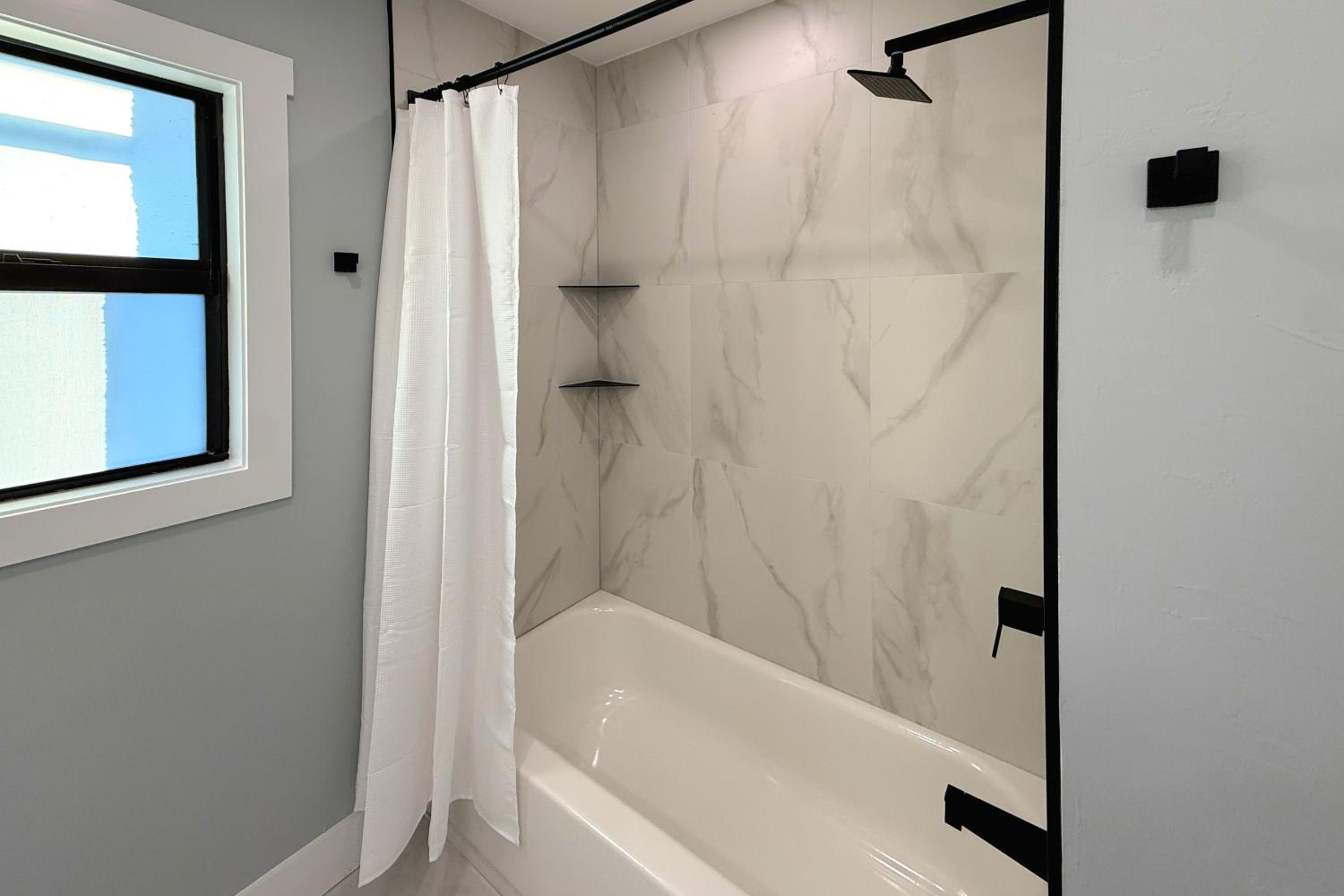 2 Mi to Beach Park Luxe Bonita Springs Getaway