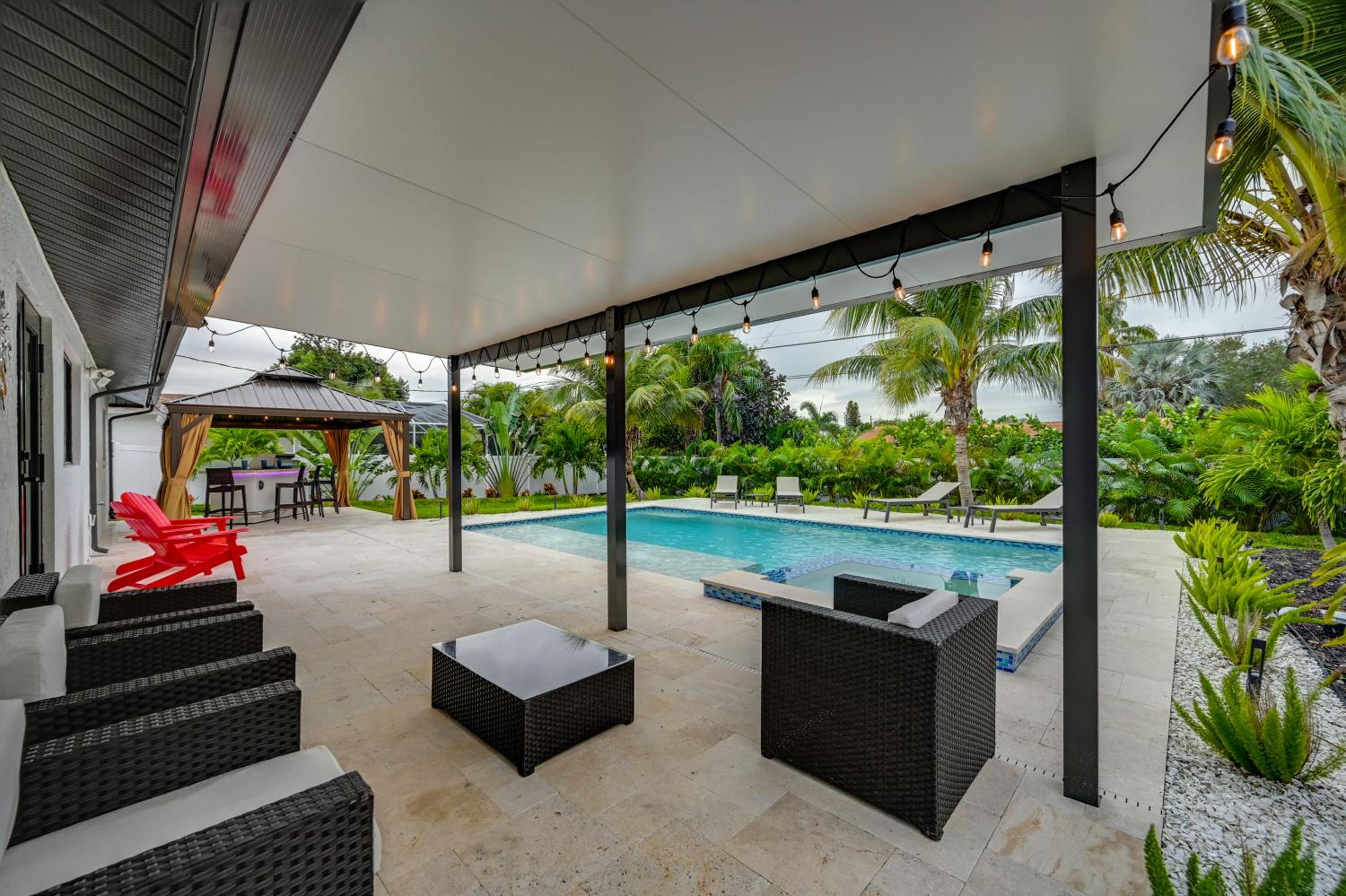 2 Mi to Beach Park Luxe Bonita Springs Getaway