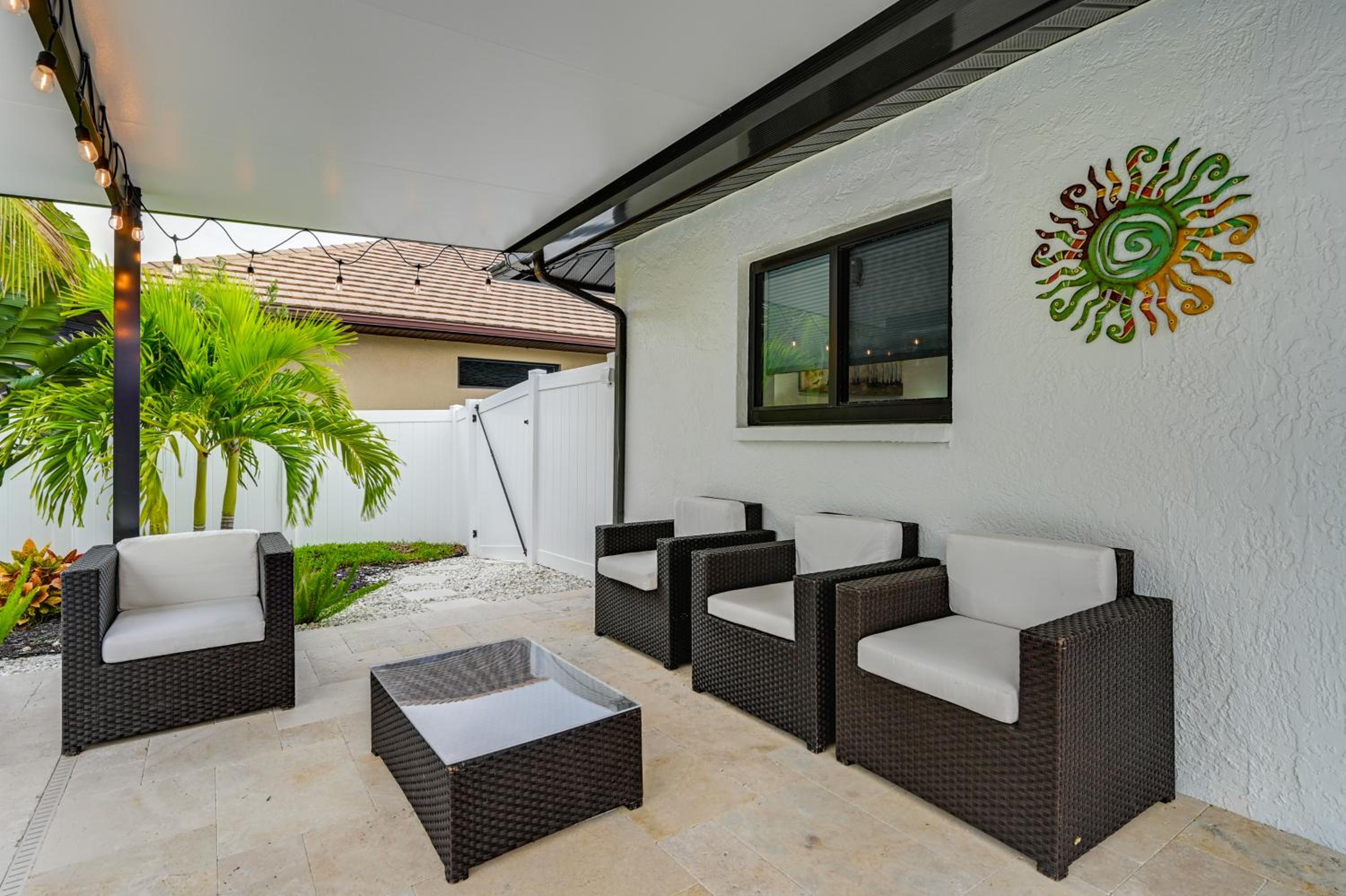 2 Mi to Beach Park Luxe Bonita Springs Getaway