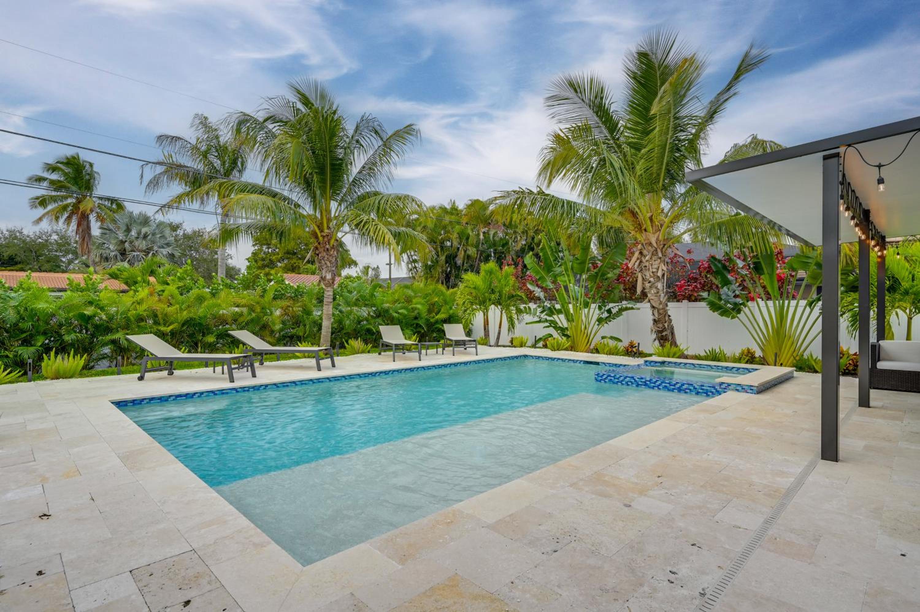 2 Mi to Beach Park Luxe Bonita Springs Getaway