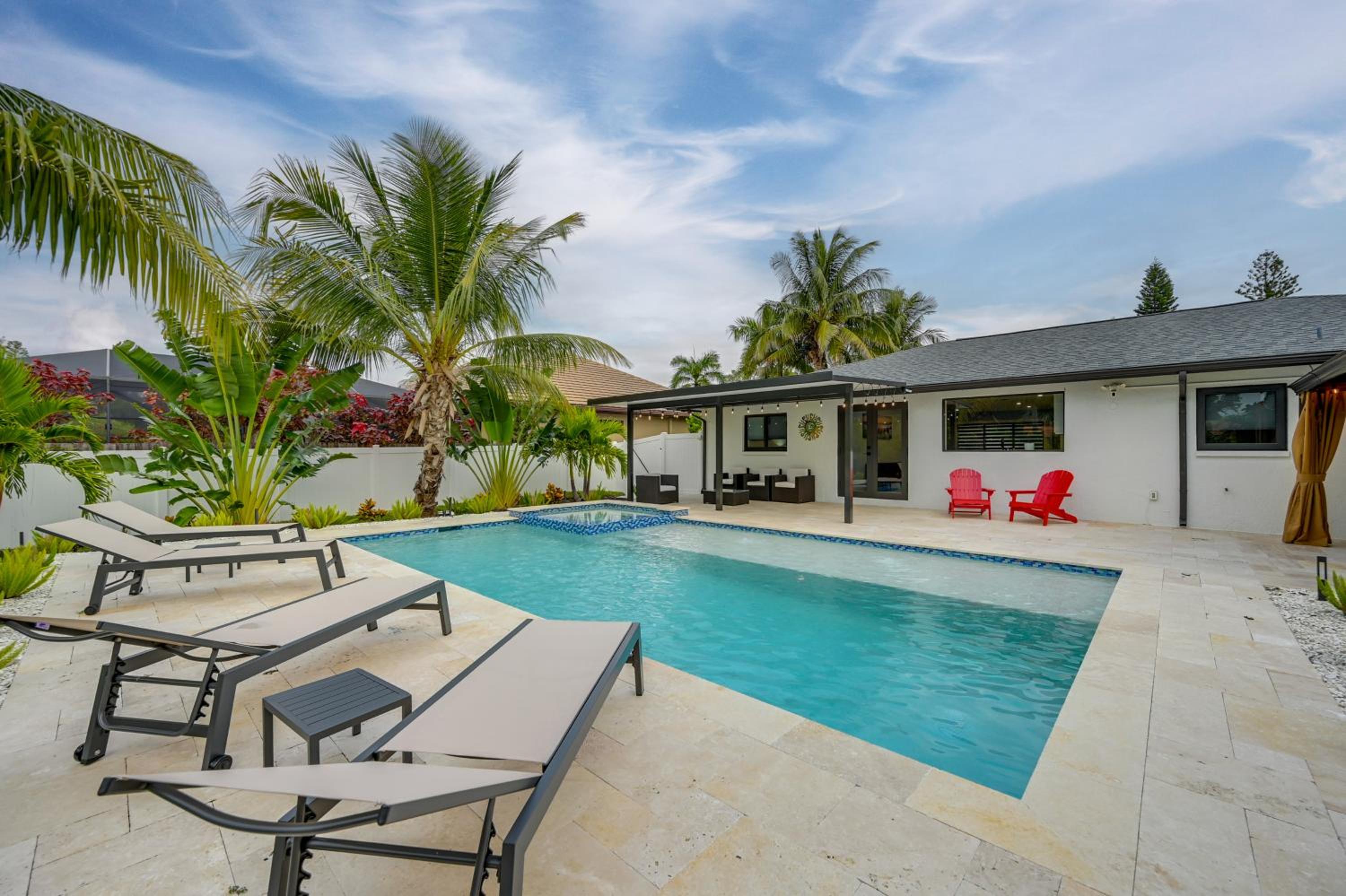 2 Mi to Beach Park Luxe Bonita Springs Getaway