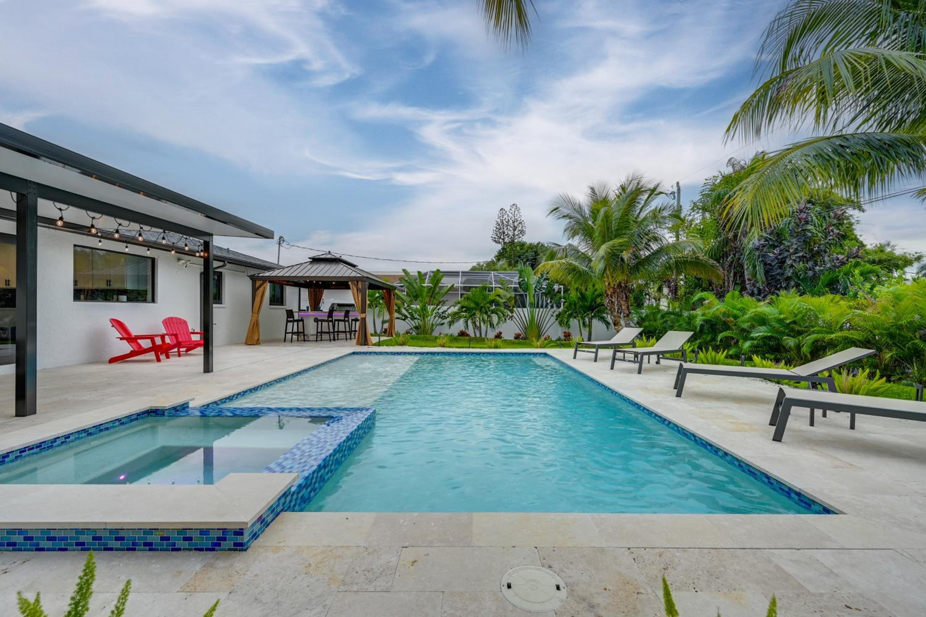 2 Mi to Beach Park Luxe Bonita Springs Getaway