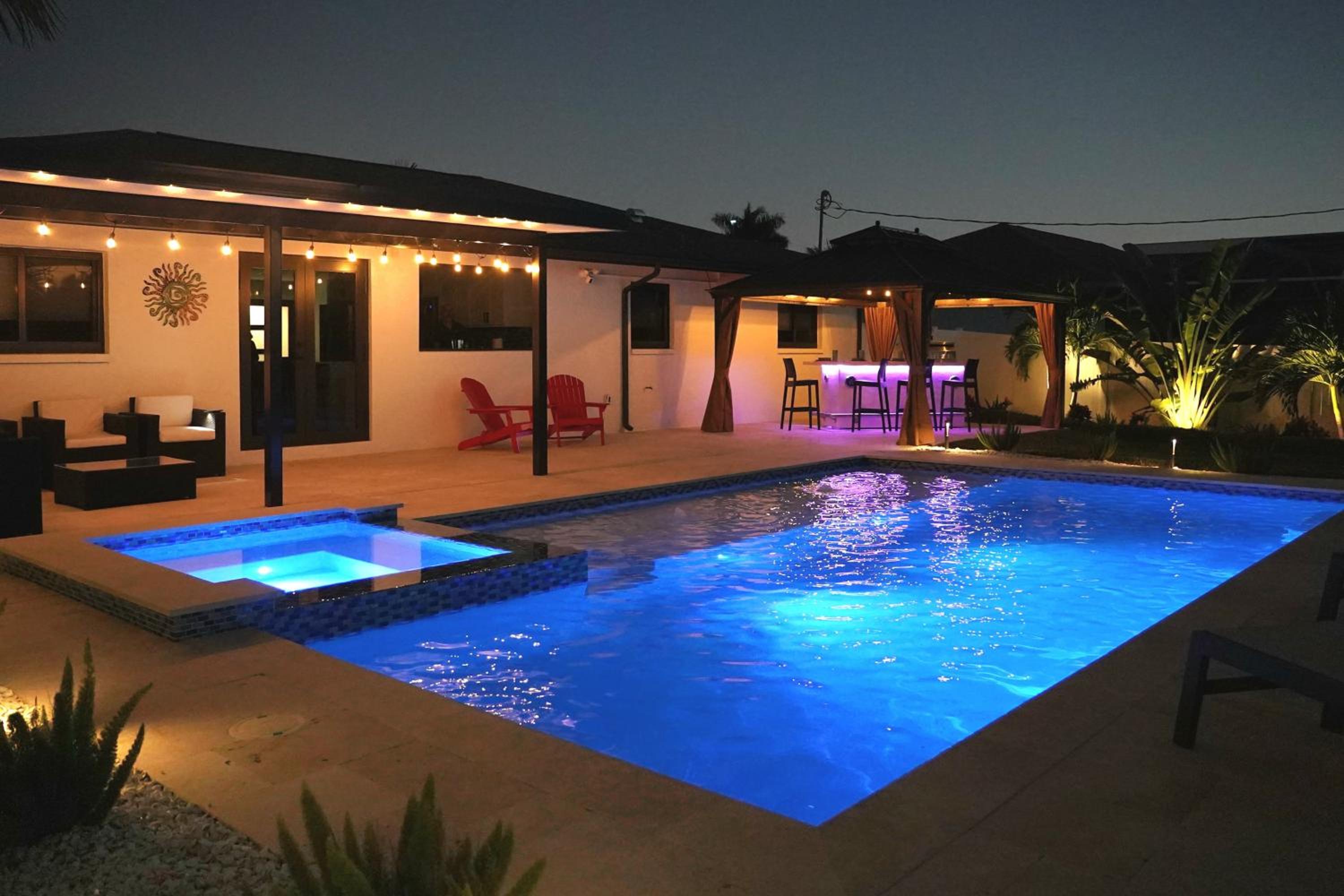 2 Mi to Beach Park Luxe Bonita Springs Getaway