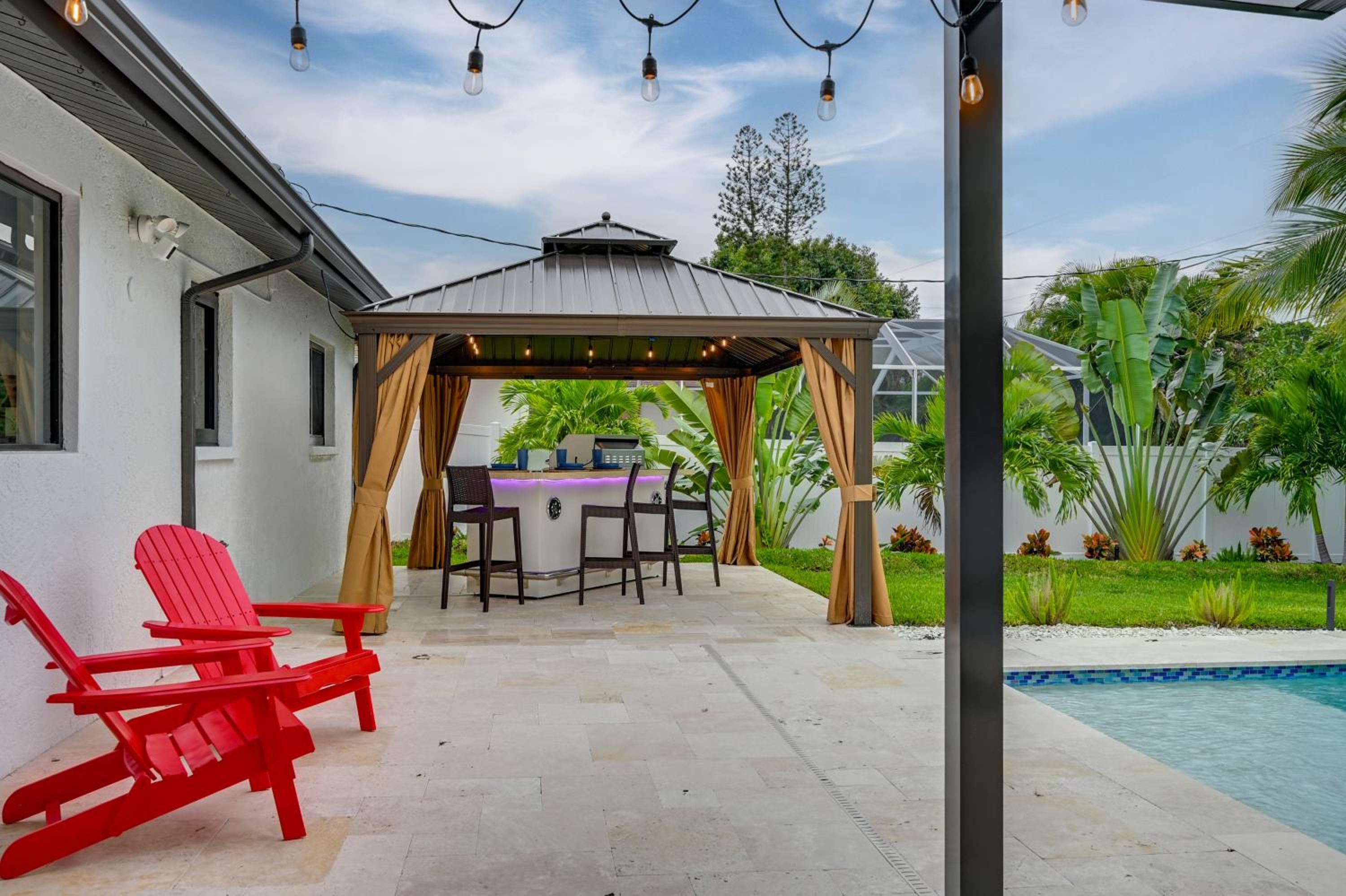 2 Mi to Beach Park Luxe Bonita Springs Getaway