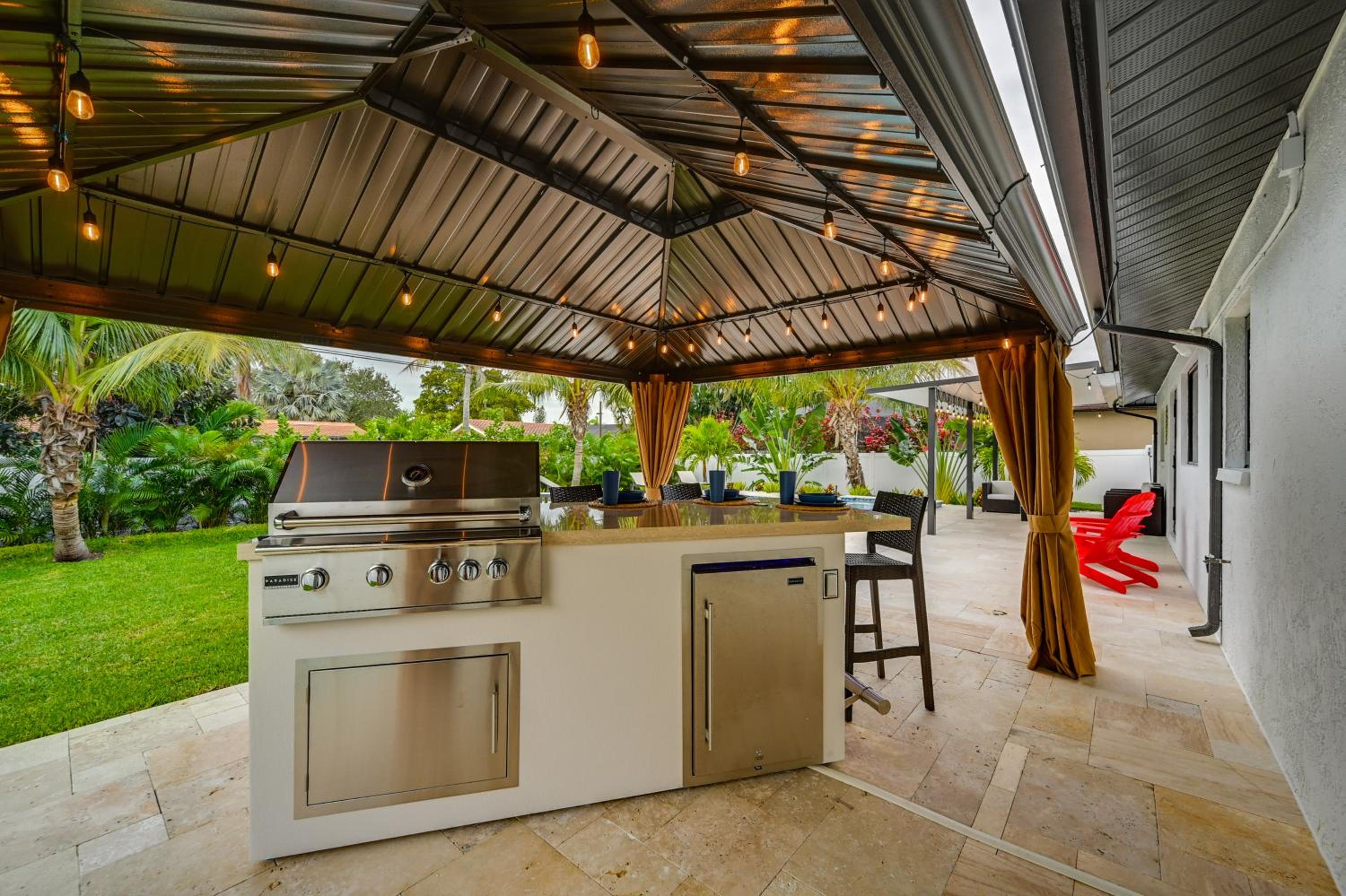 2 Mi to Beach Park Luxe Bonita Springs Getaway