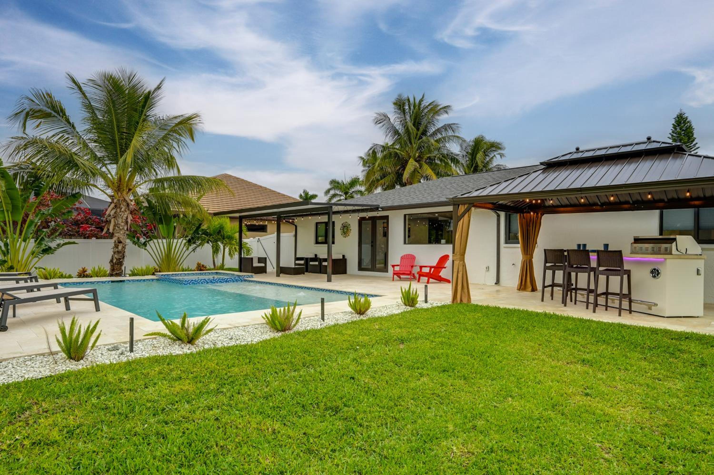 2 Mi to Beach Park Luxe Bonita Springs Getaway