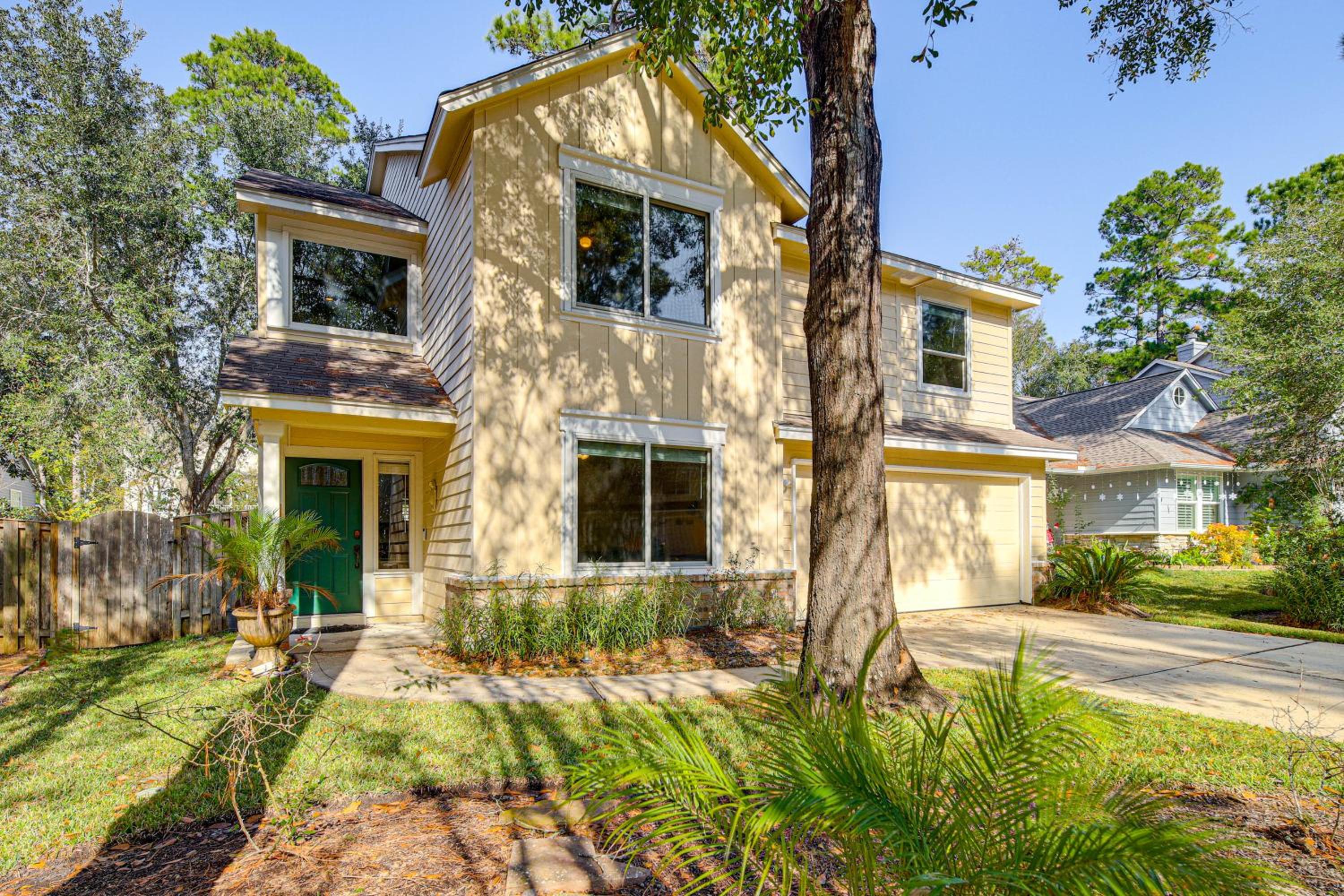 Near Trails, Shops and Eats Spring Home with Pool