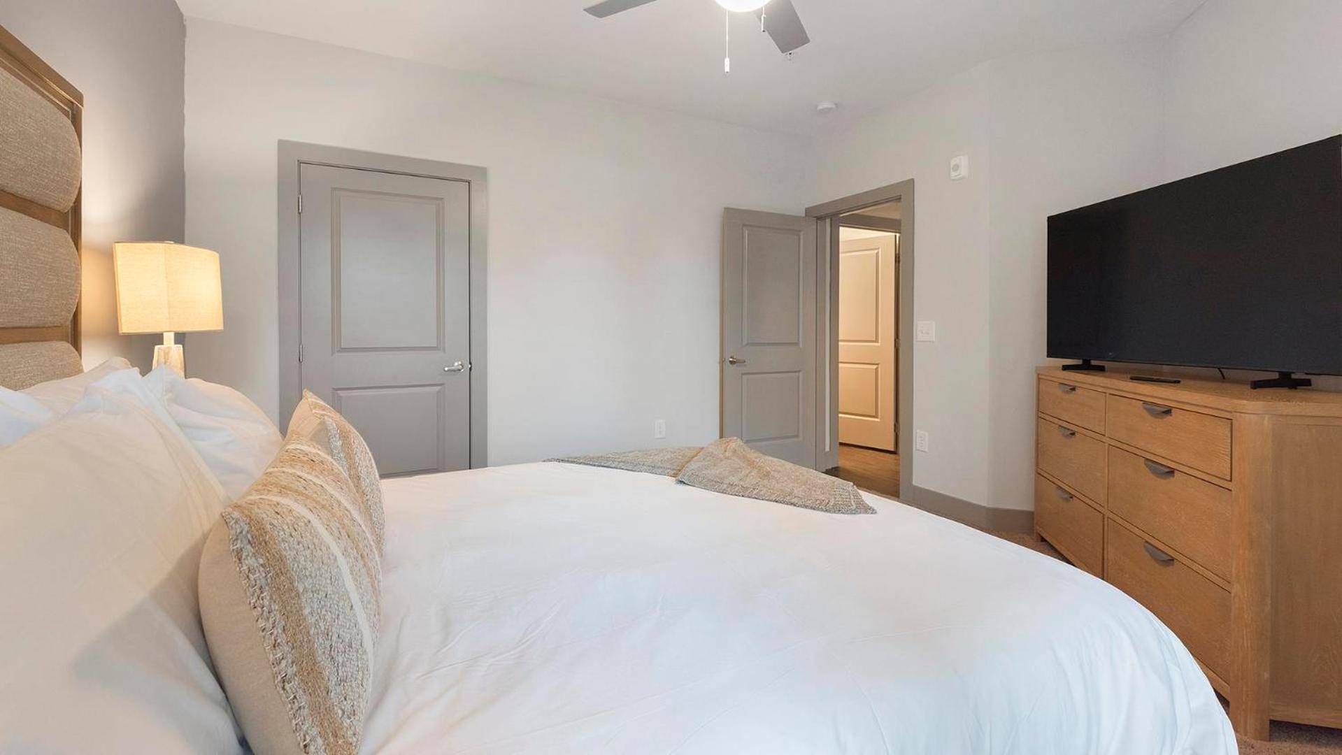 Landing Apartments - Thrive at University City